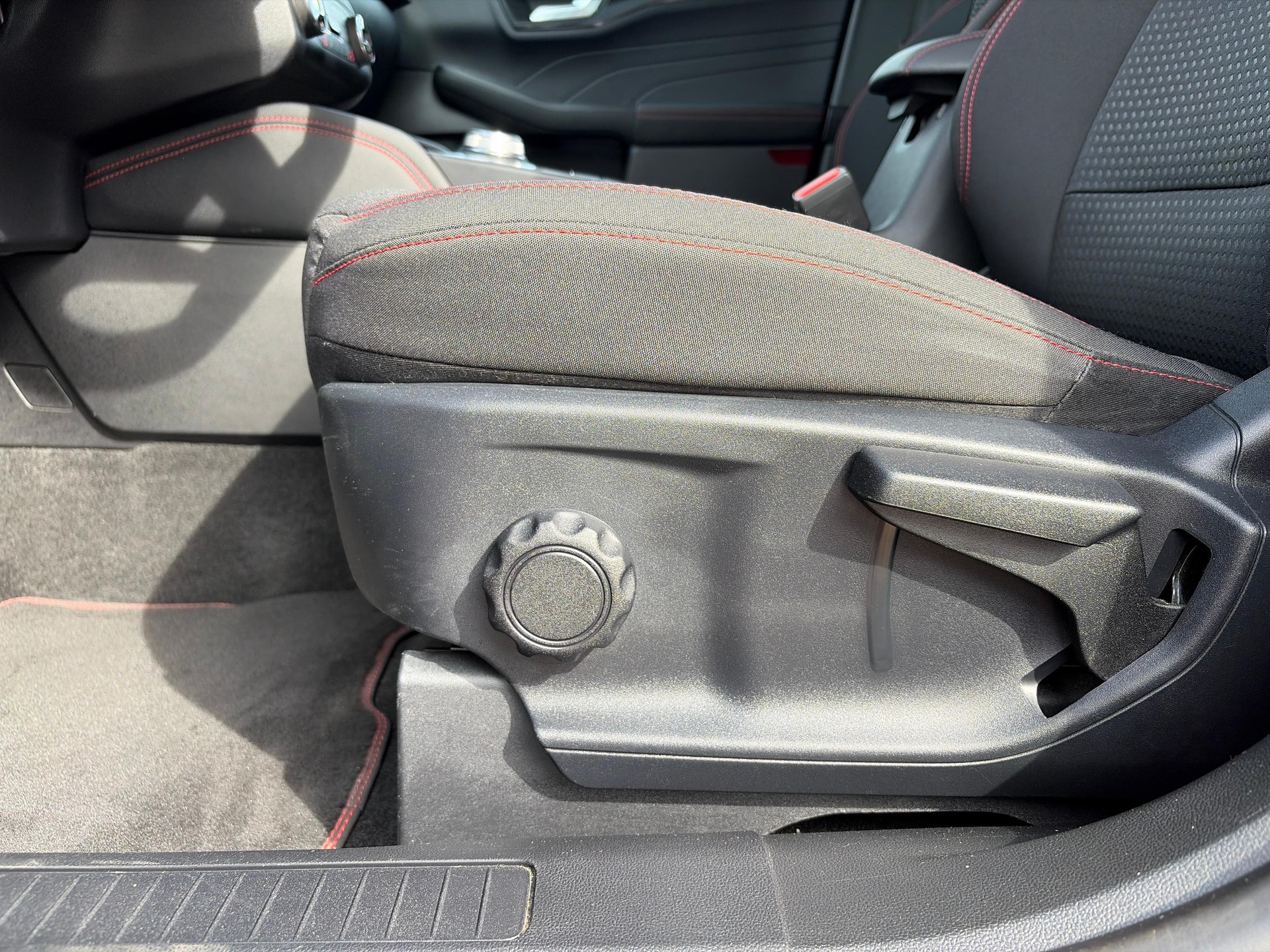 FORD Kuga 2.5 Hybrid ST-Line-image-11