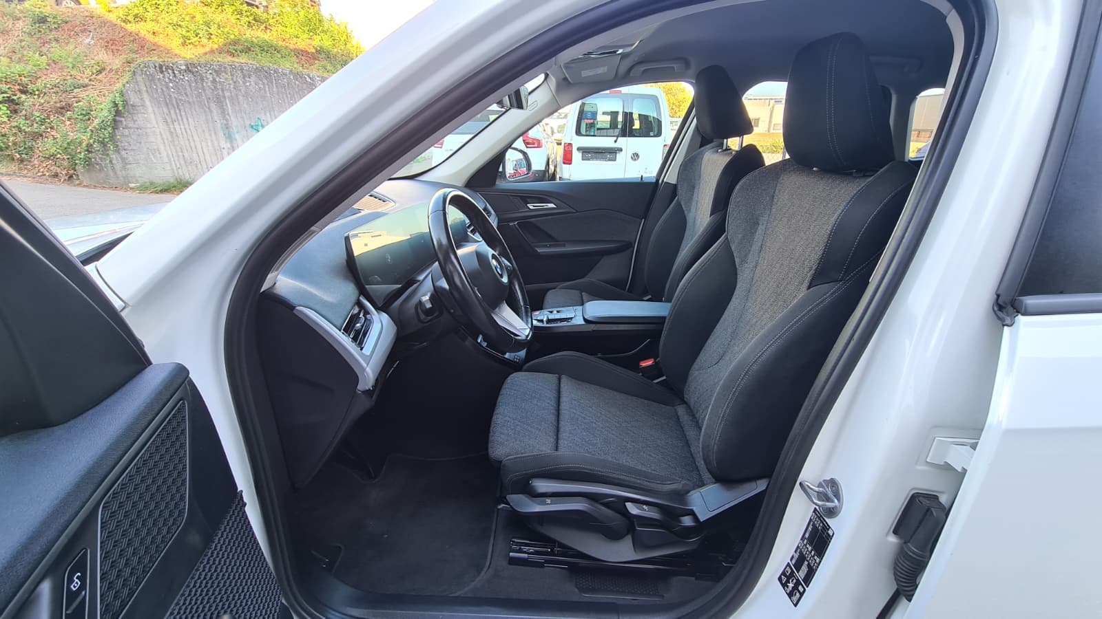 BMW X1 xDrive 20d 48V ** Gr-Navi ** RF-Kamera 360° ** Anh-Kupplung ** Sitzheizung ** H-UP-Disp ** PDC V+H ** Neues Modell 2023 **-image-21