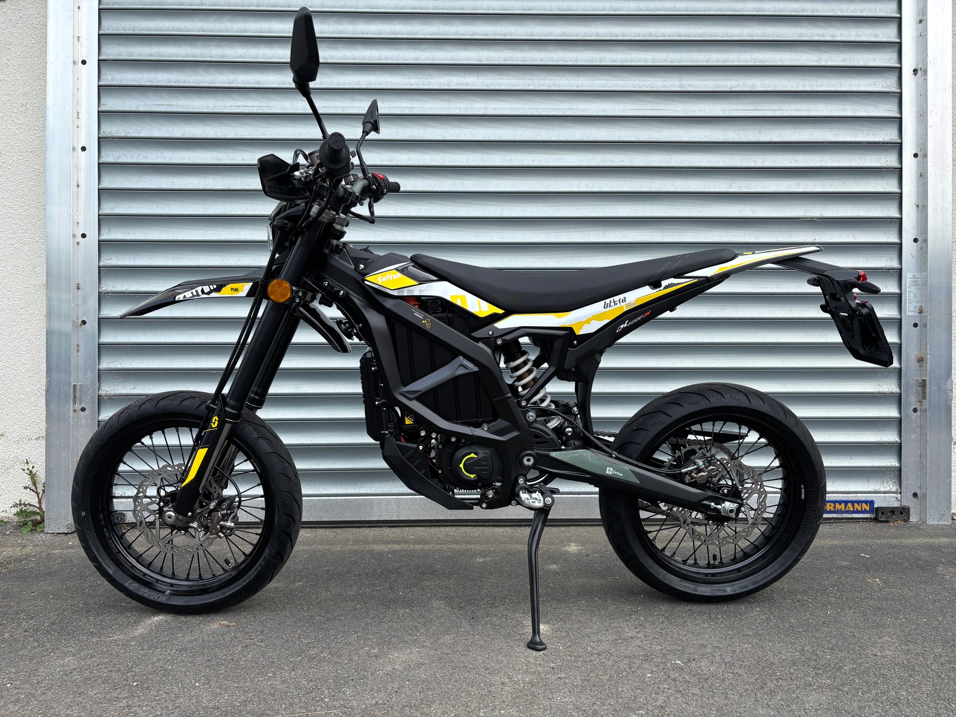 SUR-RON Ultra Bee-image-1