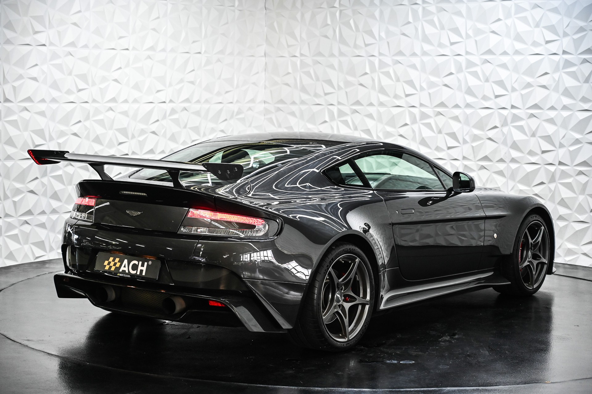 ASTON MARTIN V8 Vantage Coupé 4.7 GT8-image-8