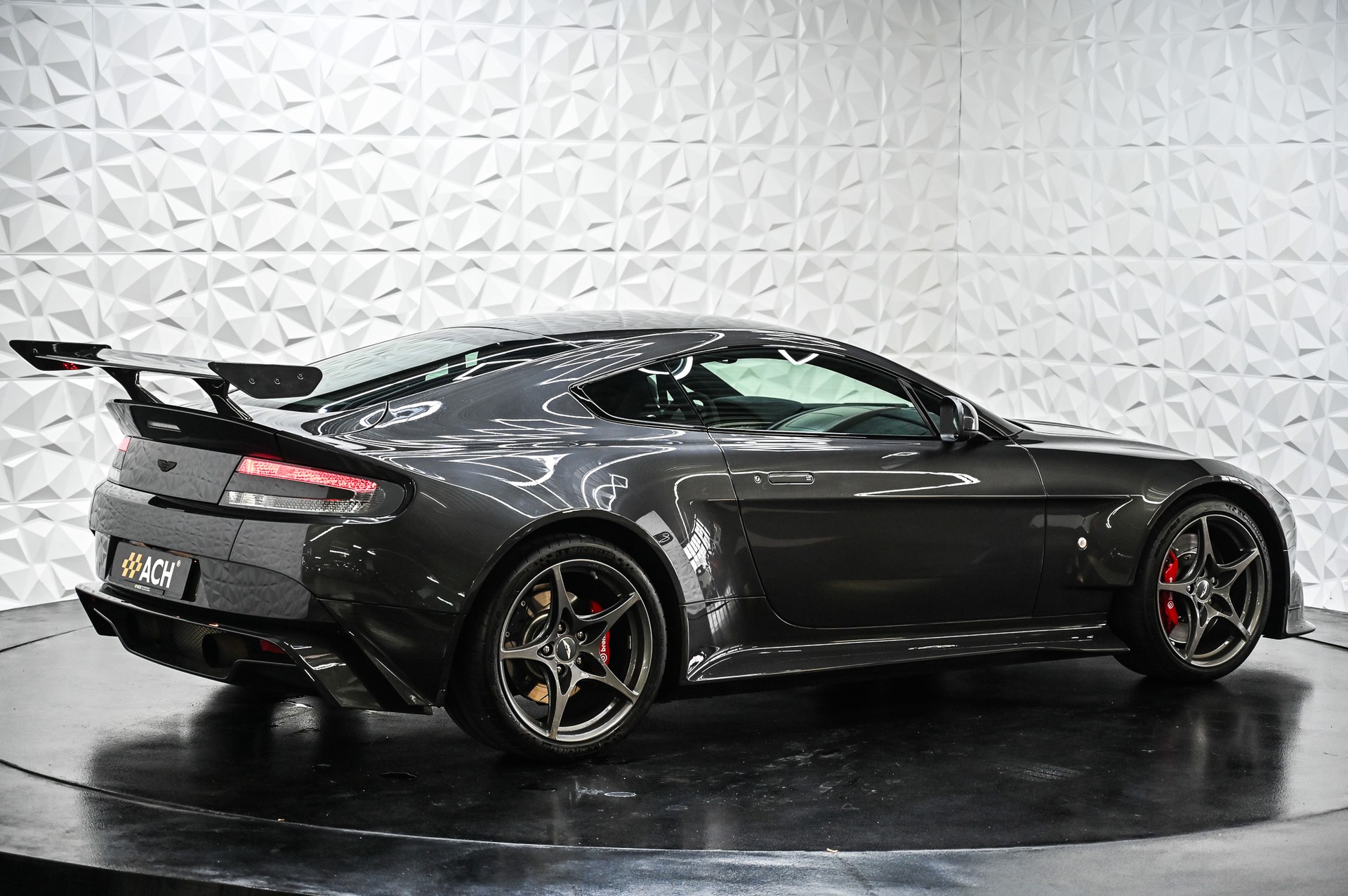 ASTON MARTIN V8 Vantage Coupé 4.7 GT8-image-11
