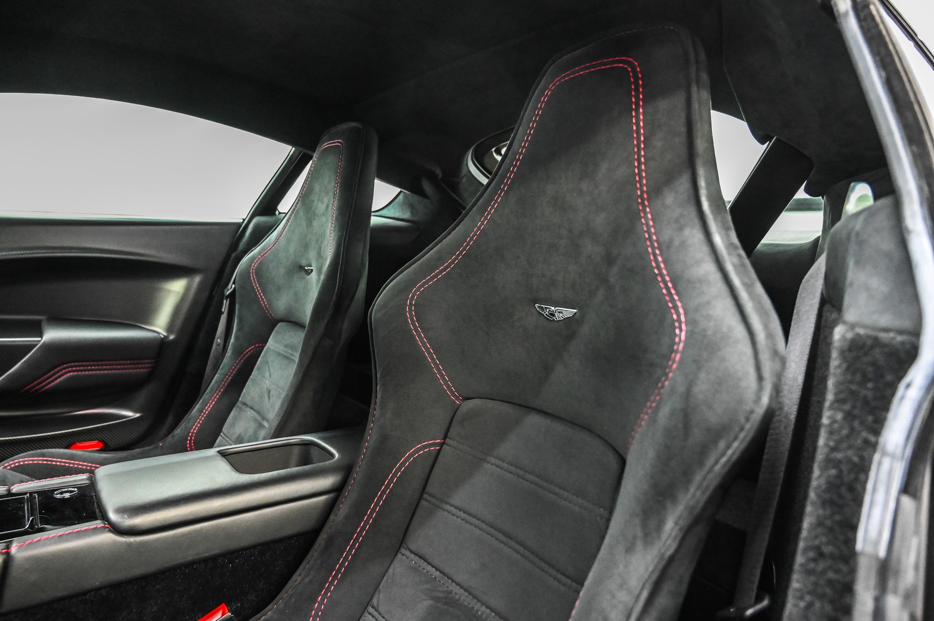 ASTON MARTIN V8 Vantage Coupé 4.7 GT8-image-19