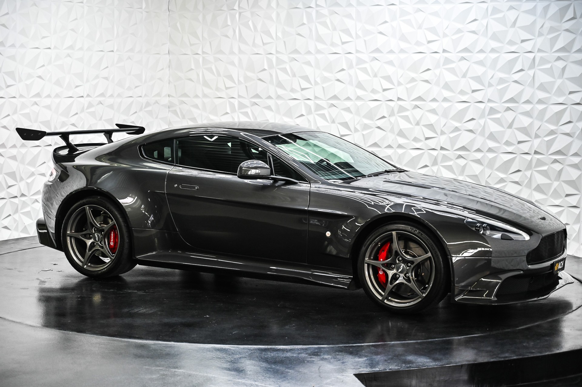 ASTON MARTIN V8 Vantage Coupé 4.7 GT8-image-9