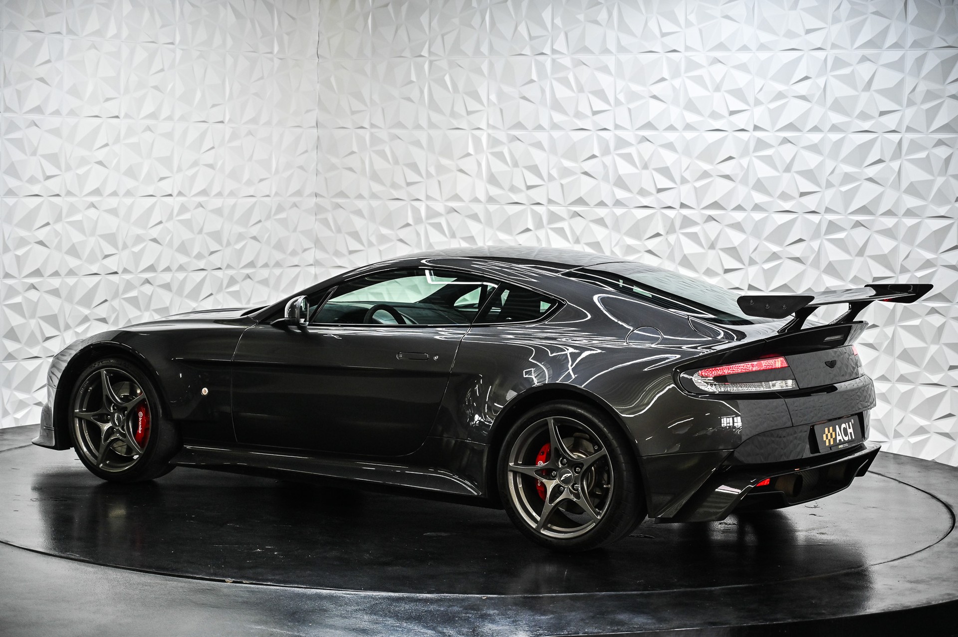 ASTON MARTIN V8 Vantage Coupé 4.7 GT8-image-4