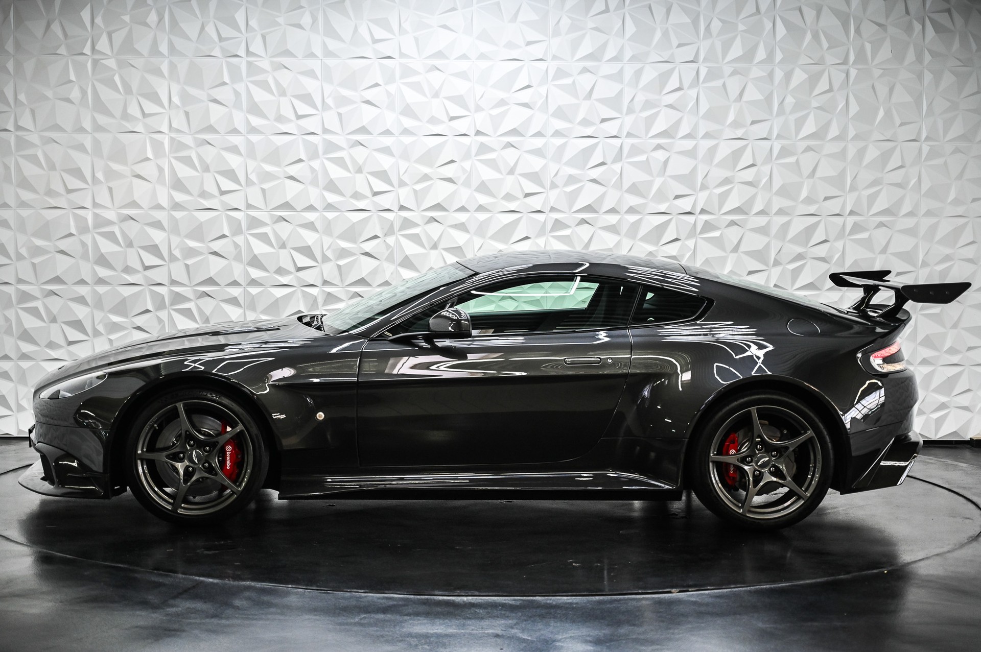 ASTON MARTIN V8 Vantage Coupé 4.7 GT8-image-5