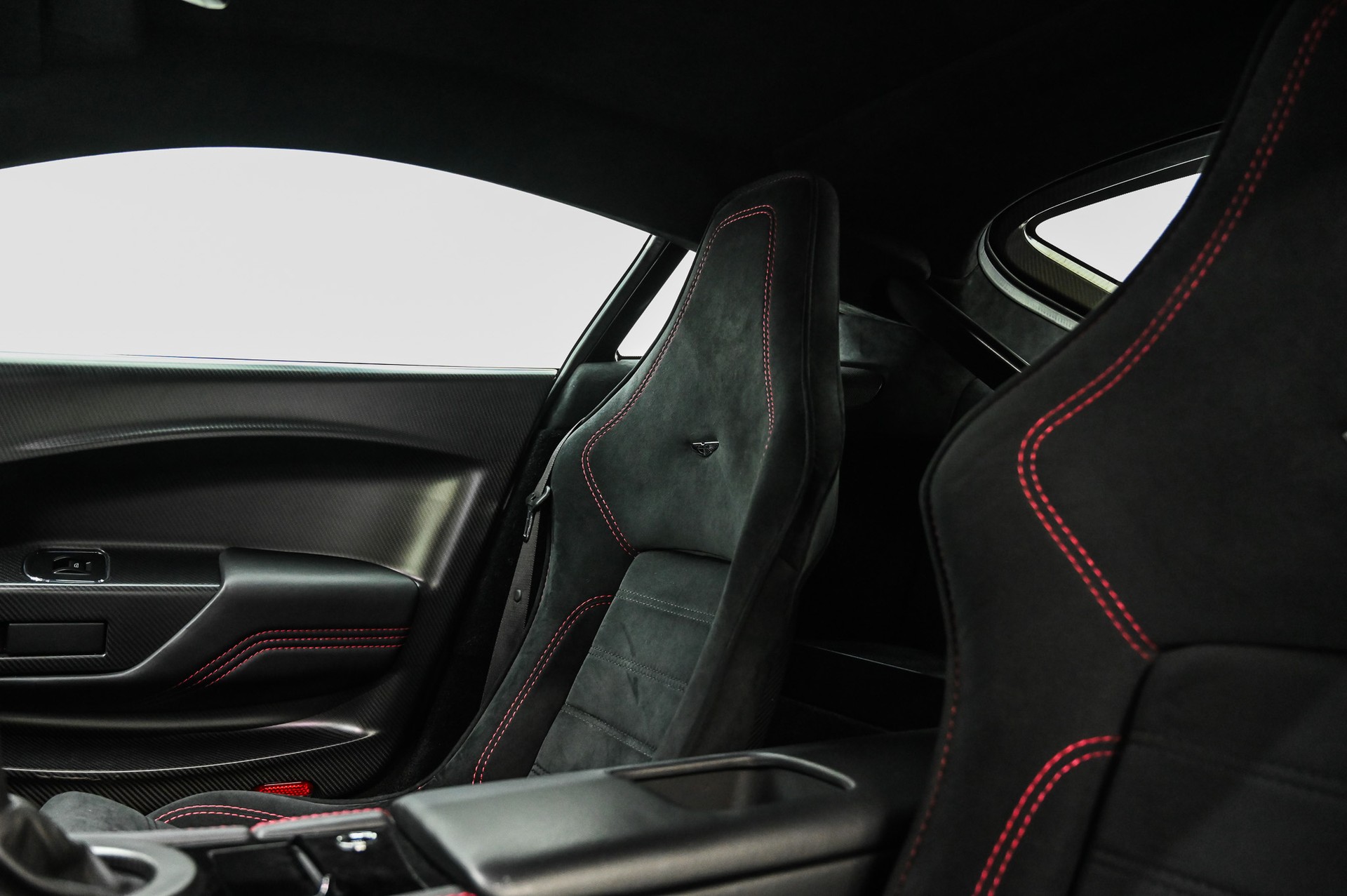 ASTON MARTIN V8 Vantage Coupé 4.7 GT8-image-20