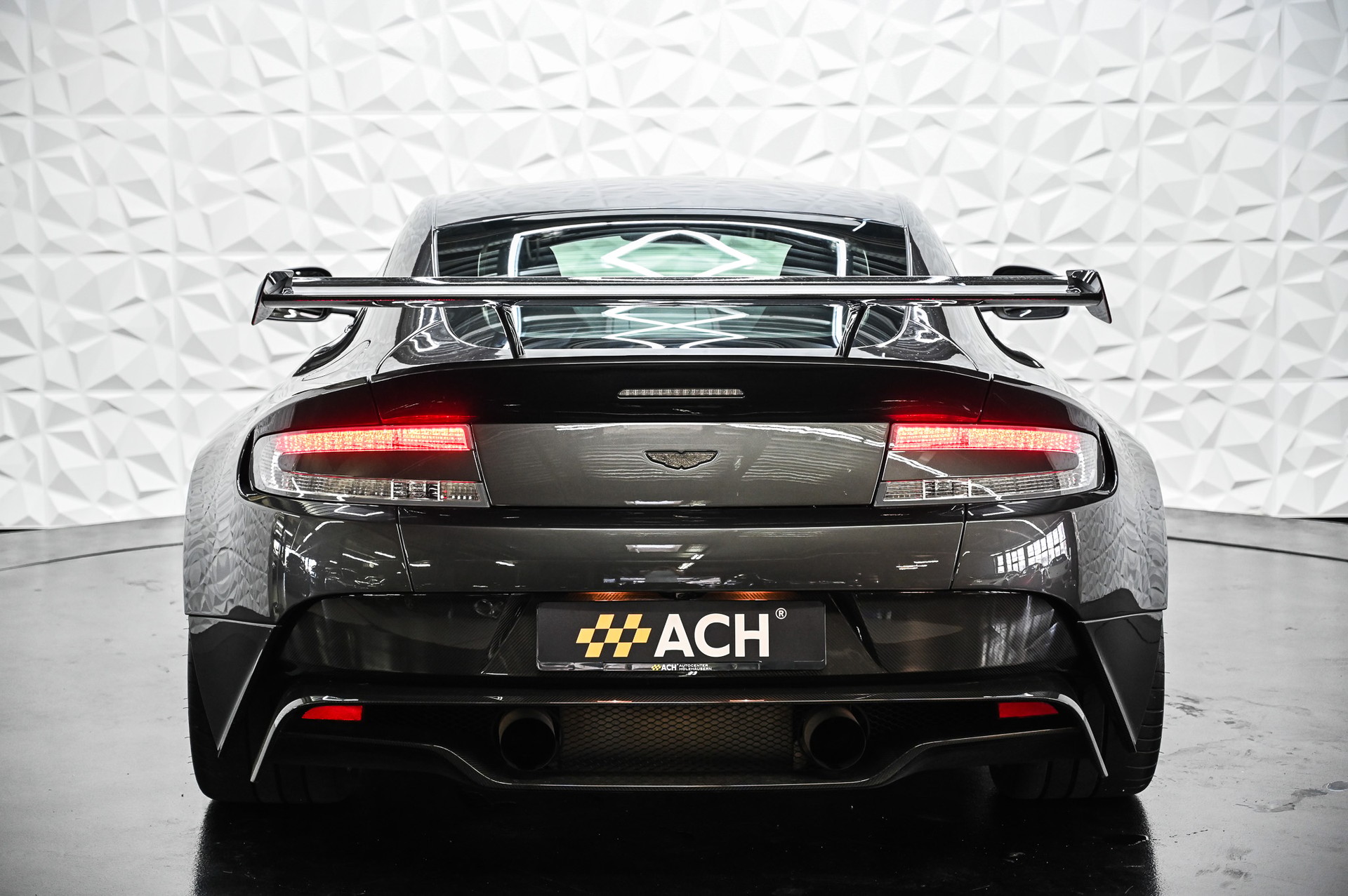 ASTON MARTIN V8 Vantage Coupé 4.7 GT8-image-7