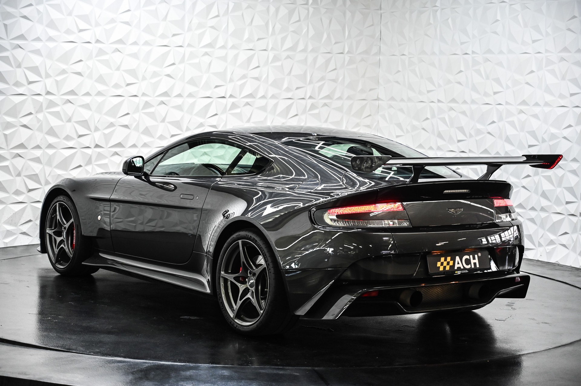 ASTON MARTIN V8 Vantage Coupé 4.7 GT8-image-6