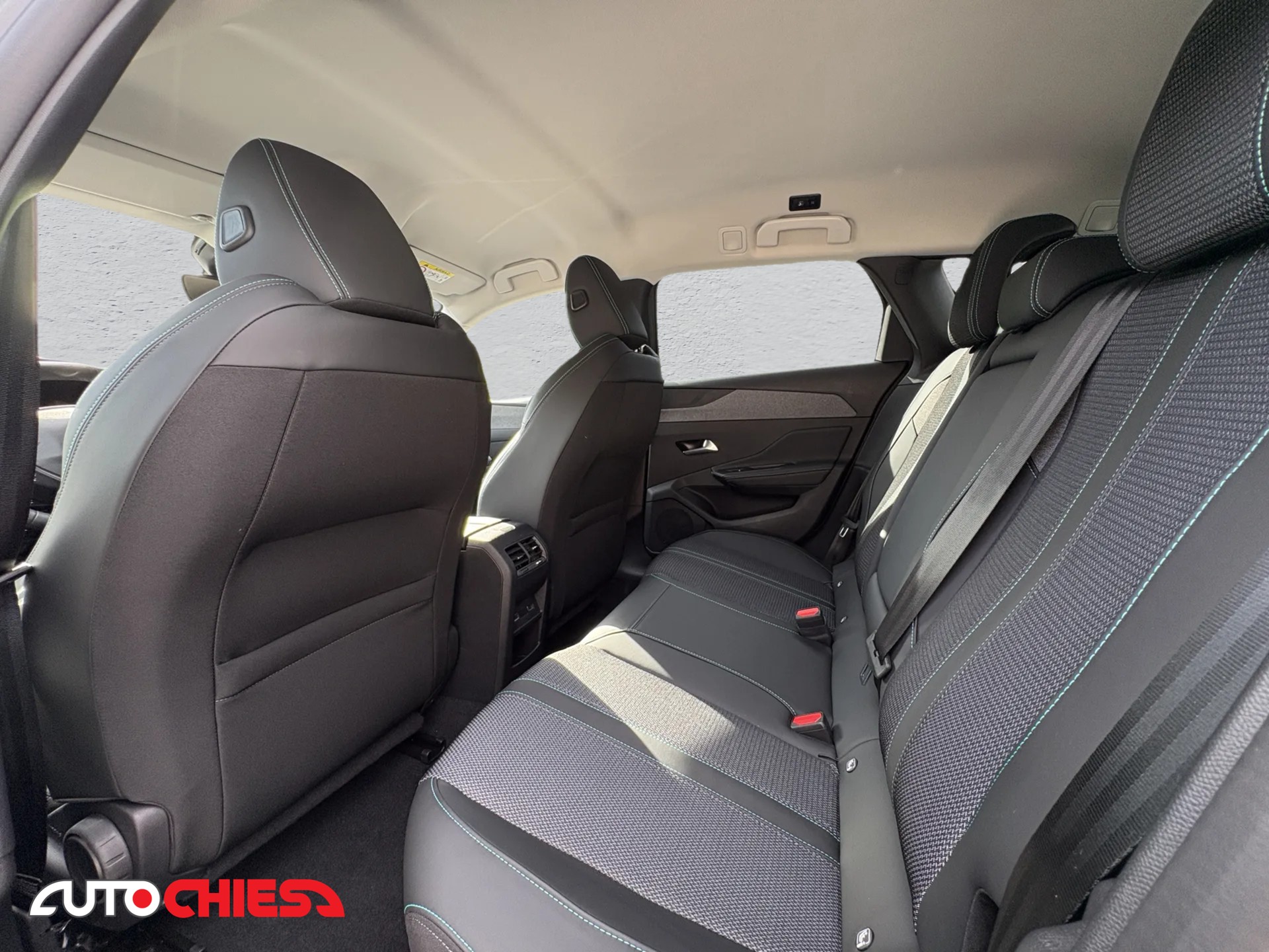 PEUGEOT 308 SW 1.6 PHEV 180 Allure-image-10