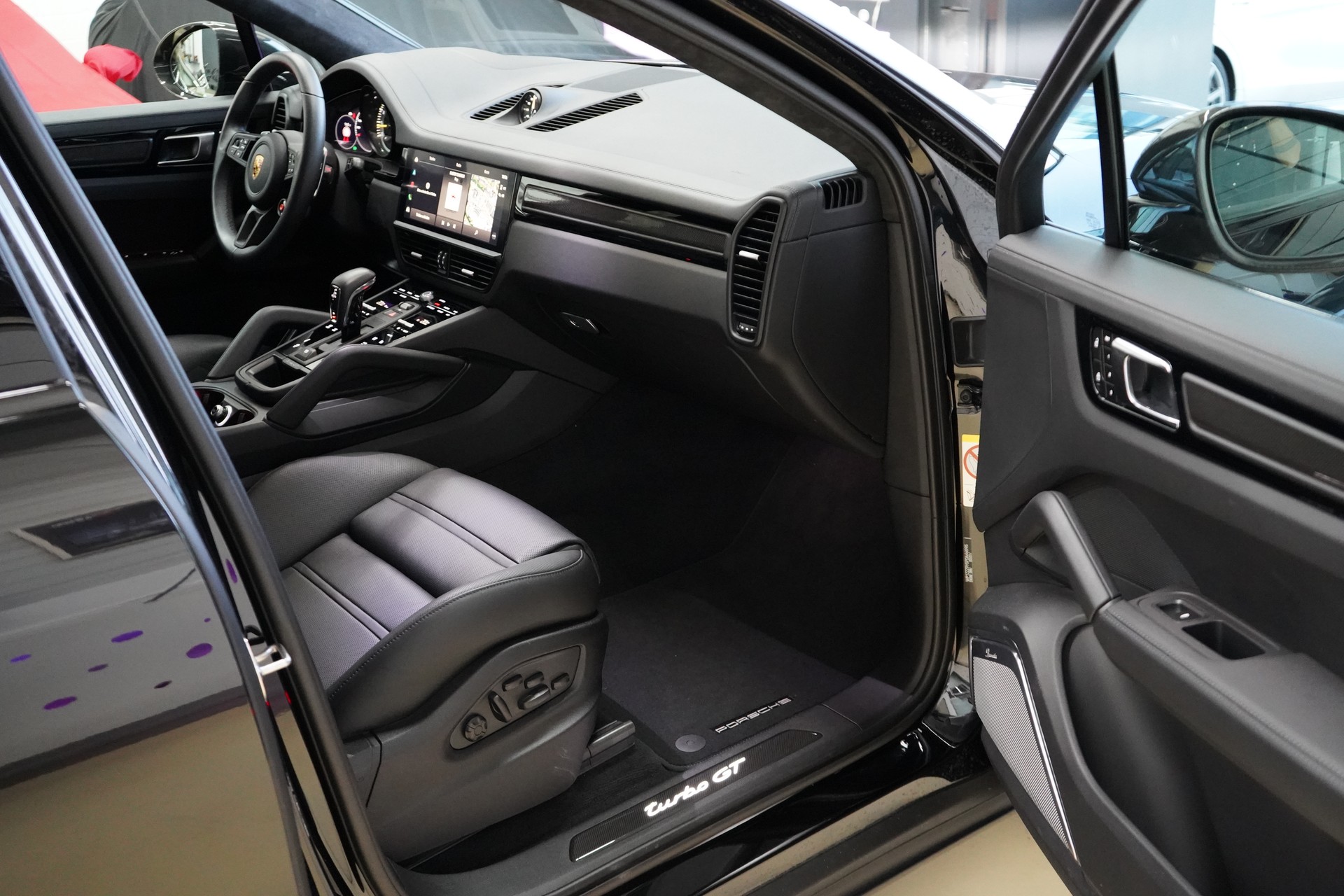 PORSCHE Cayenne Turbo GT-image-25