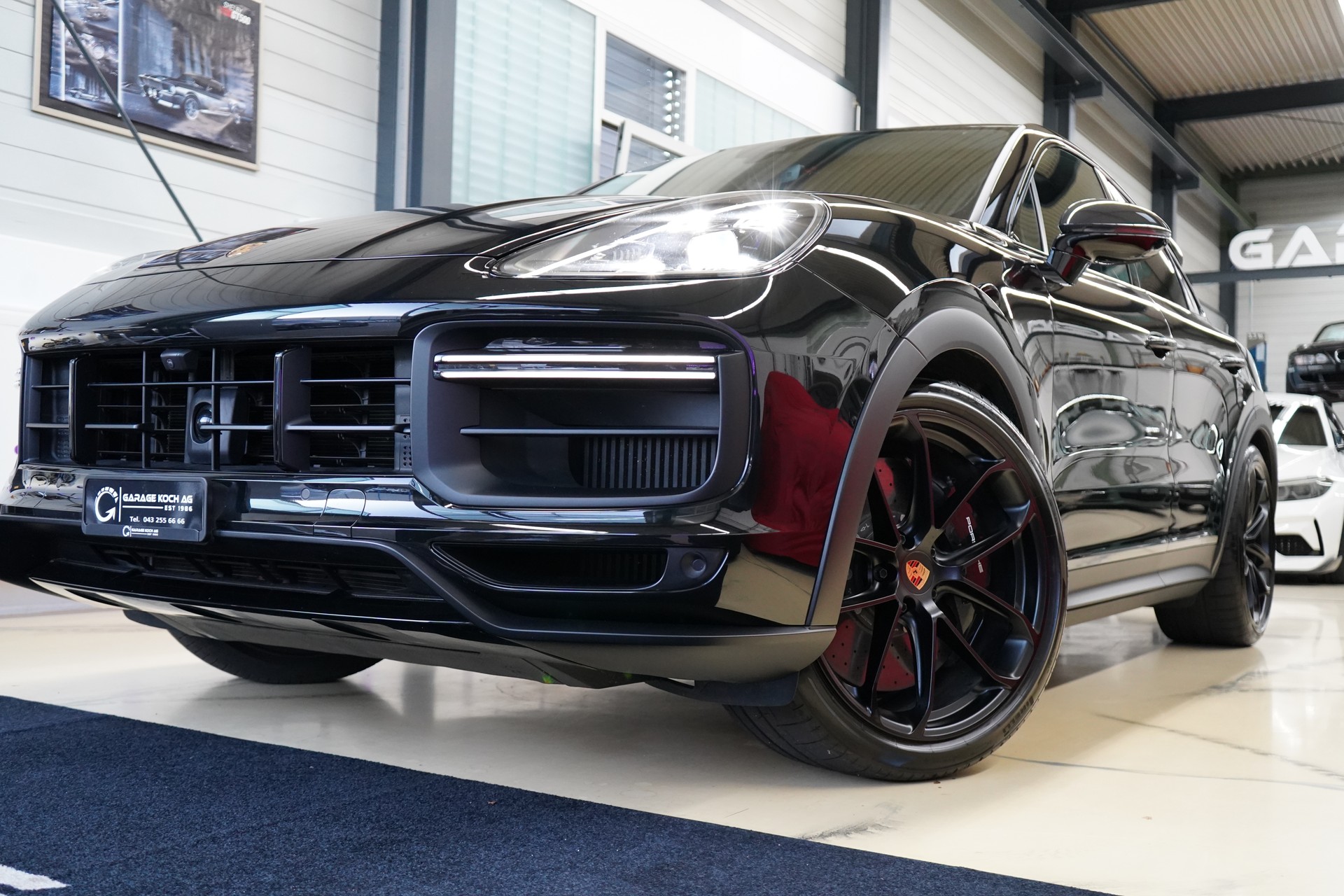 PORSCHE Cayenne Turbo GT-showroom-element-1