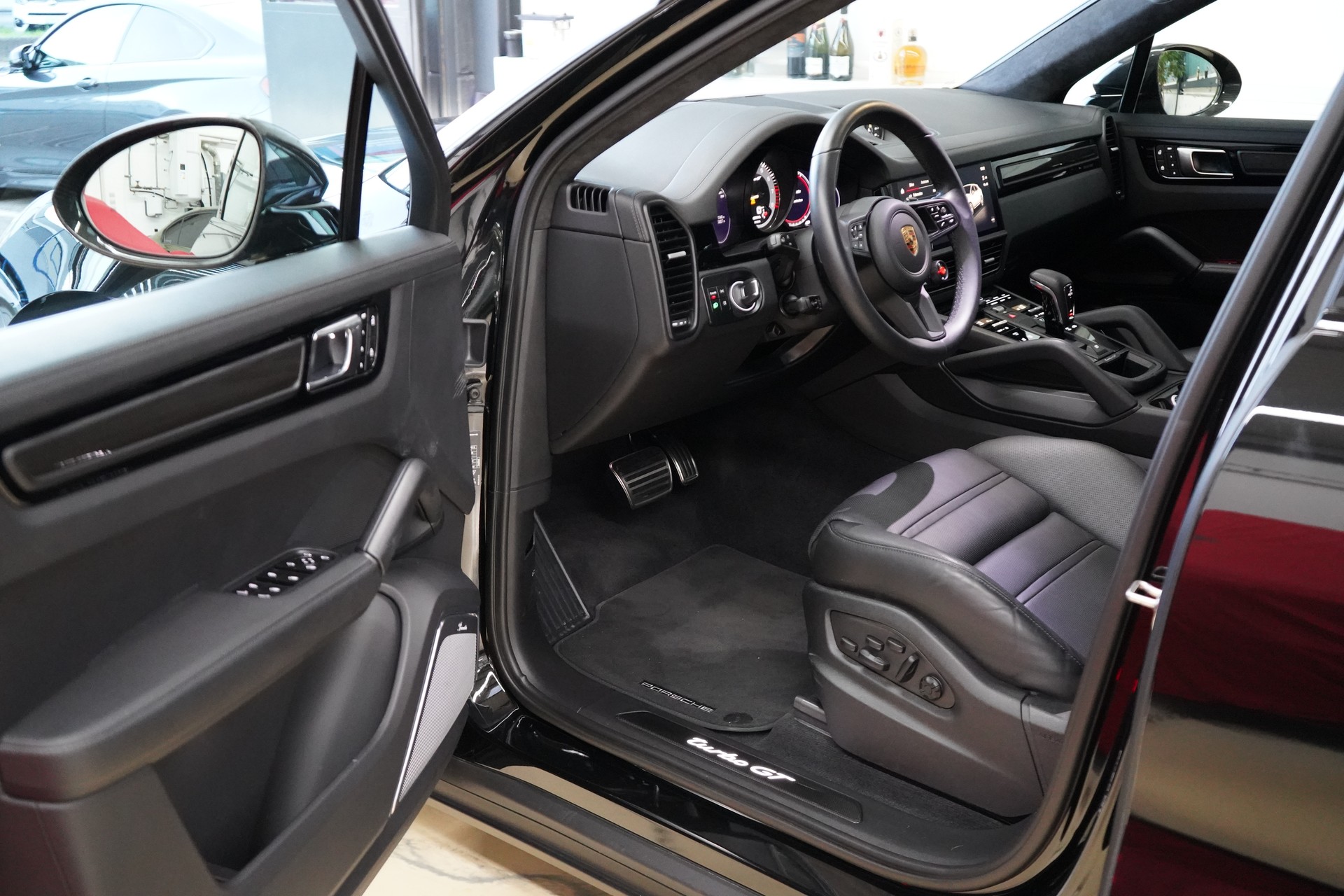 PORSCHE Cayenne Turbo GT-image-15