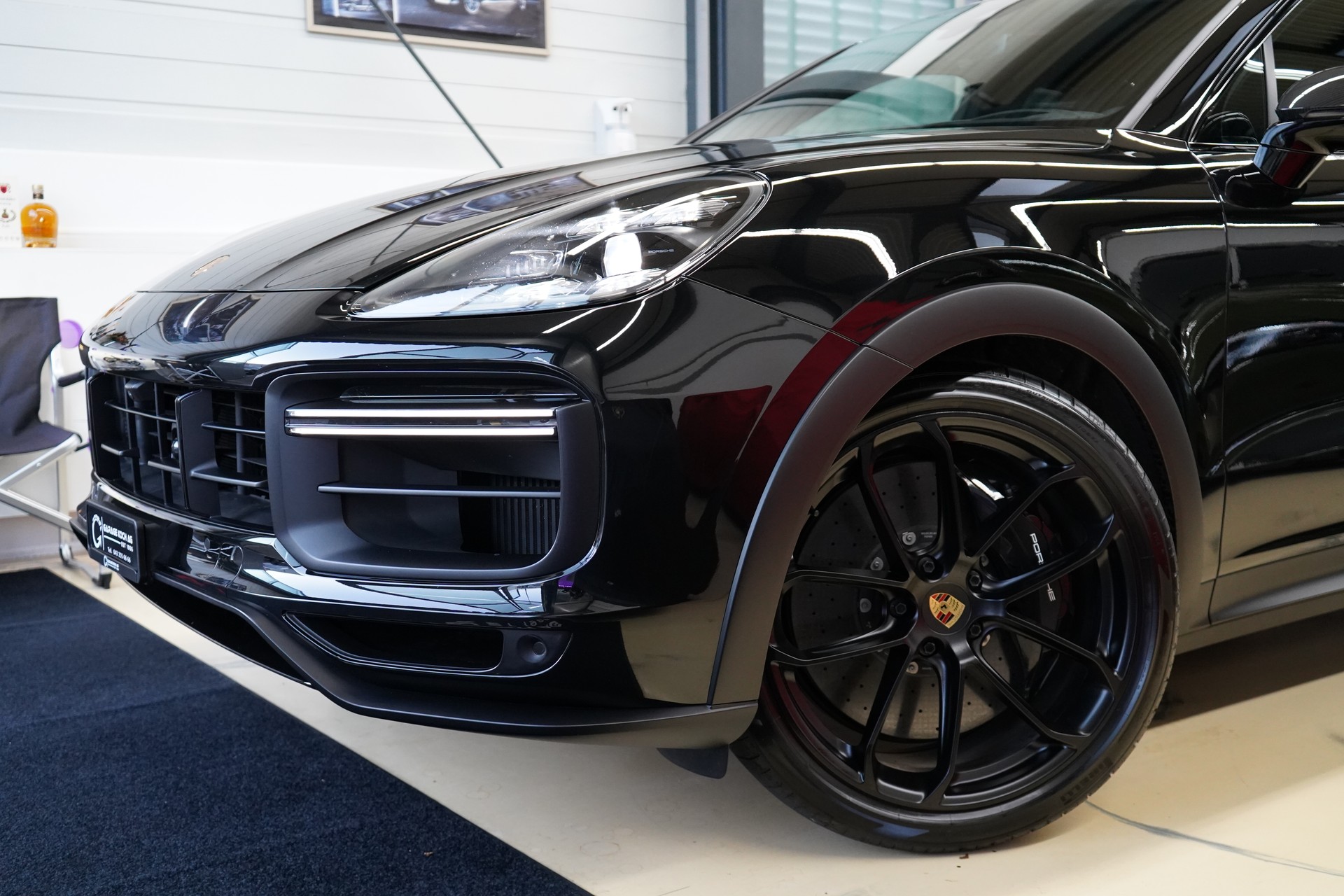 PORSCHE Cayenne Turbo GT-showroom-element-3