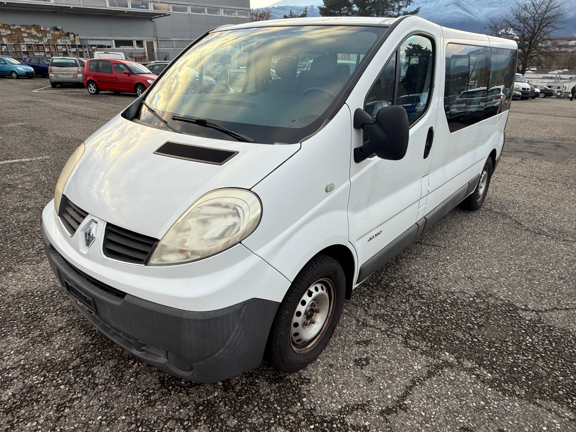 RENAULT Trafic 2.5 dCi L2H1 Grand Passenger Authentique-image-1