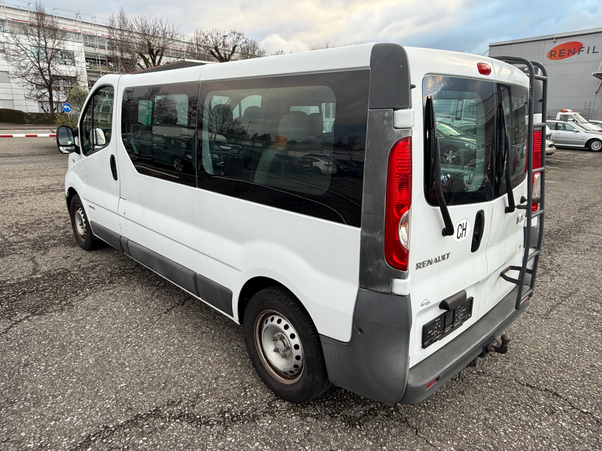 RENAULT Trafic 2.5 dCi L2H1 Grand Passenger Authentique-image-2
