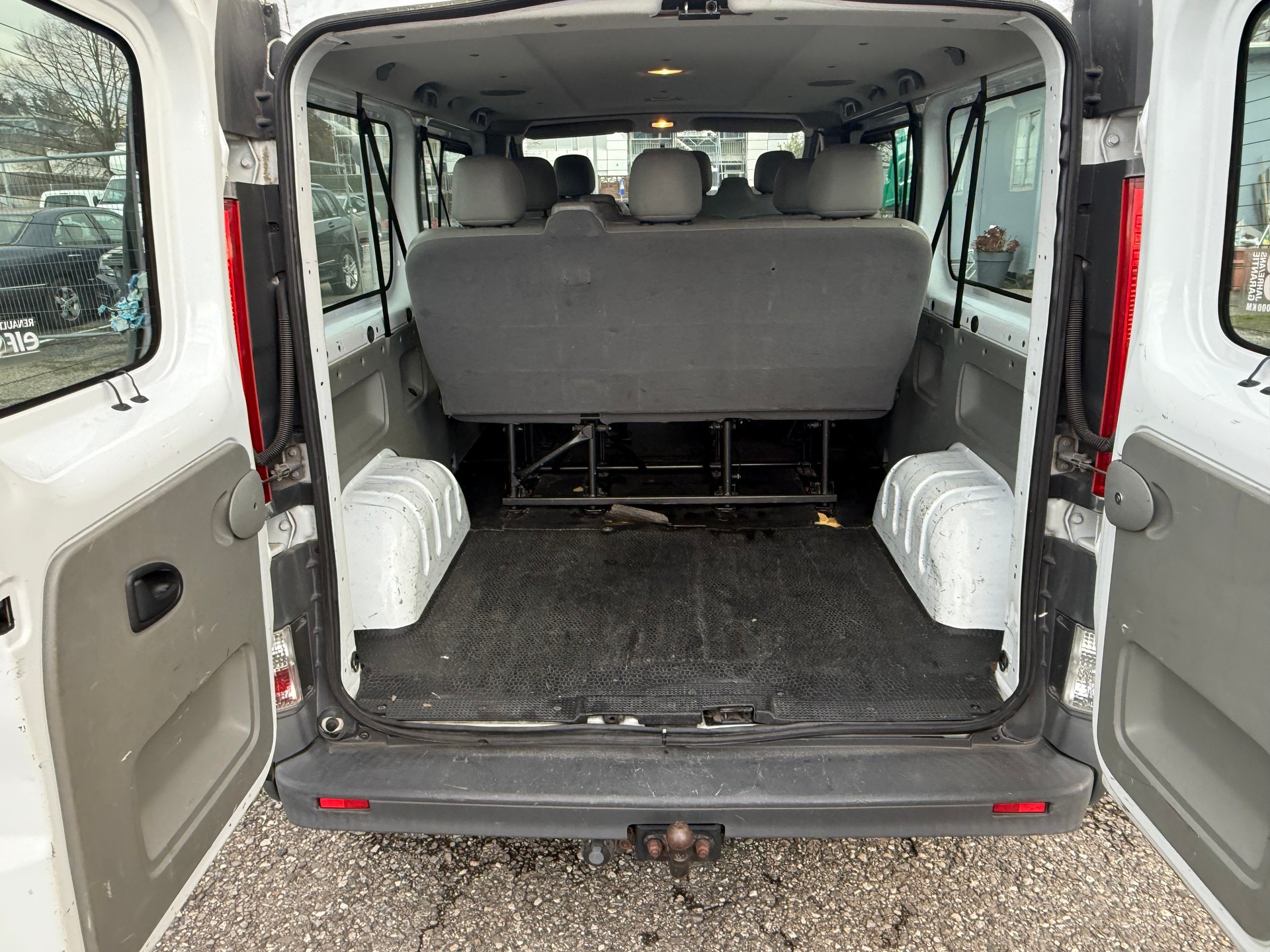 RENAULT Trafic 2.5 dCi L2H1 Grand Passenger Authentique-image-4
