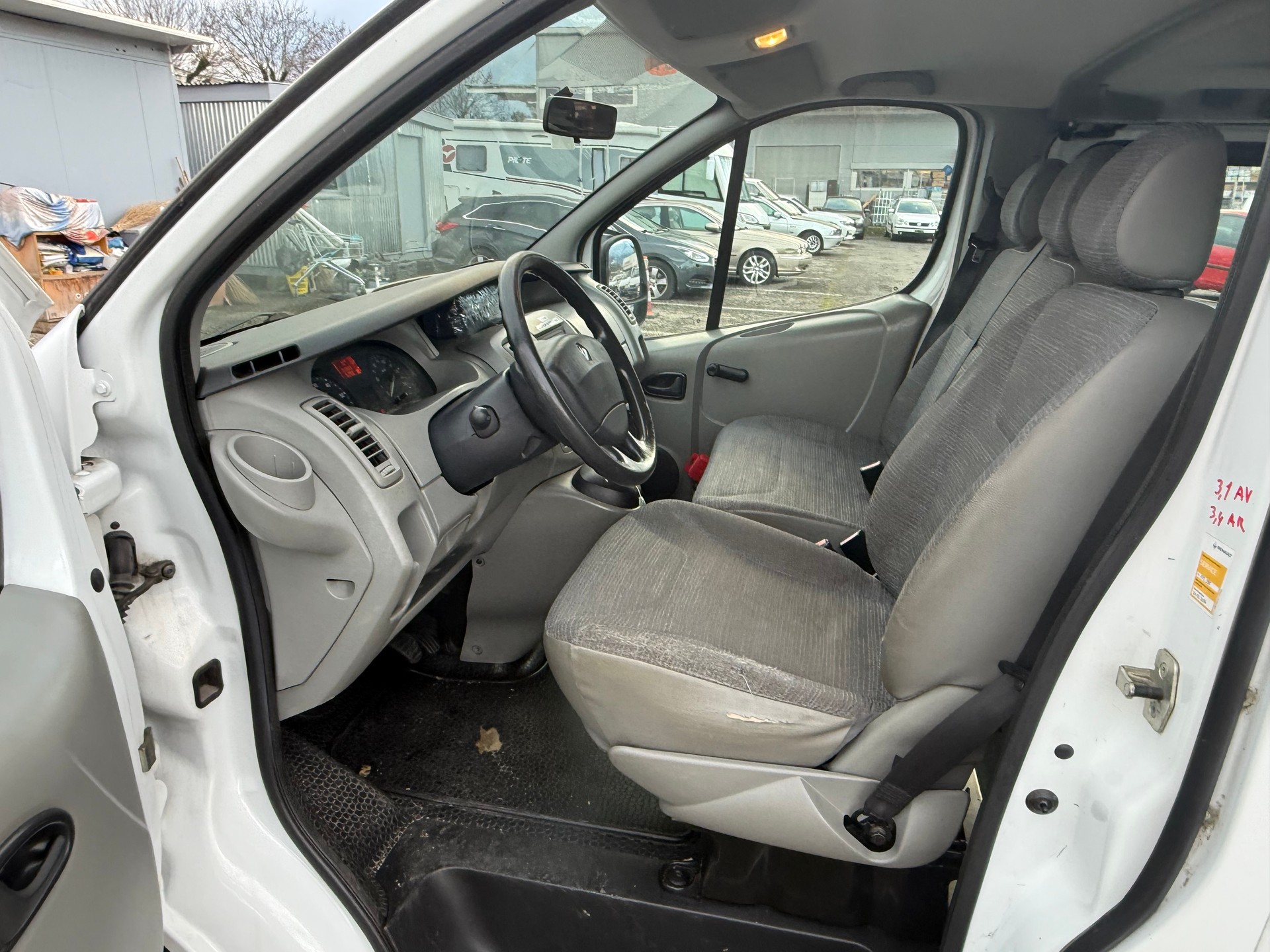 RENAULT Trafic 2.5 dCi L2H1 Grand Passenger Authentique-image-6