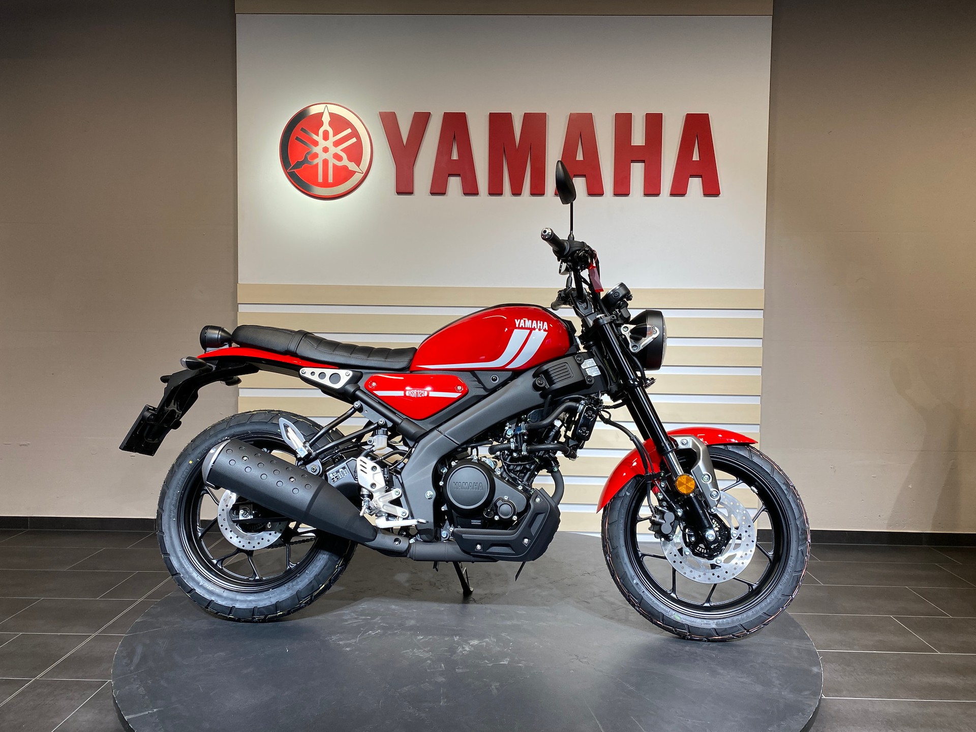 YAMAHA XSR 125-image-1