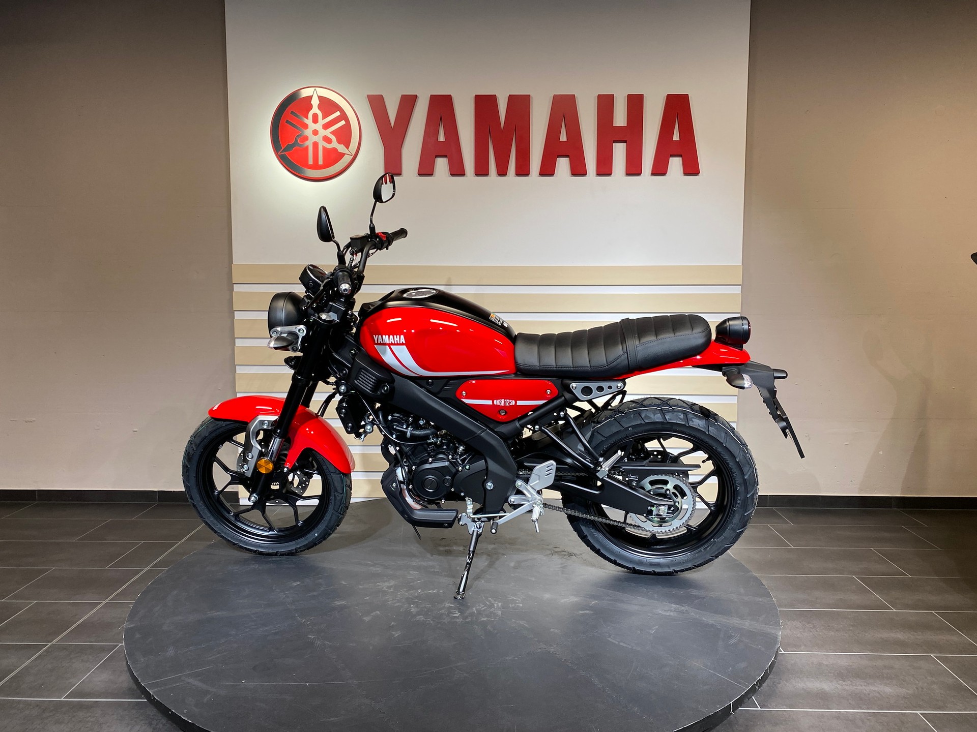 YAMAHA XSR 125-image-12