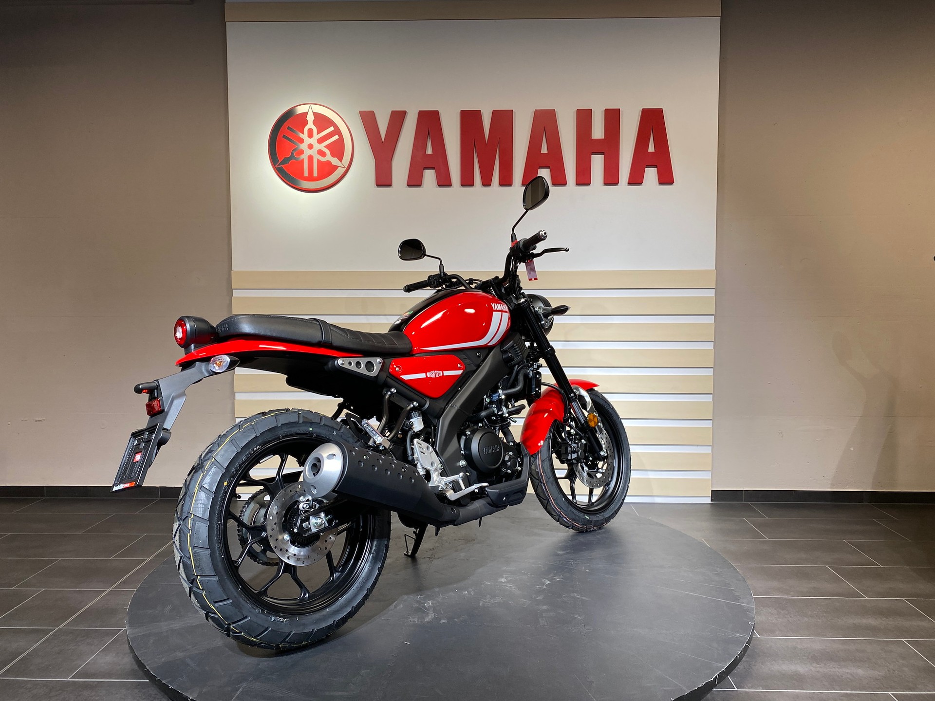 YAMAHA XSR 125-image-2
