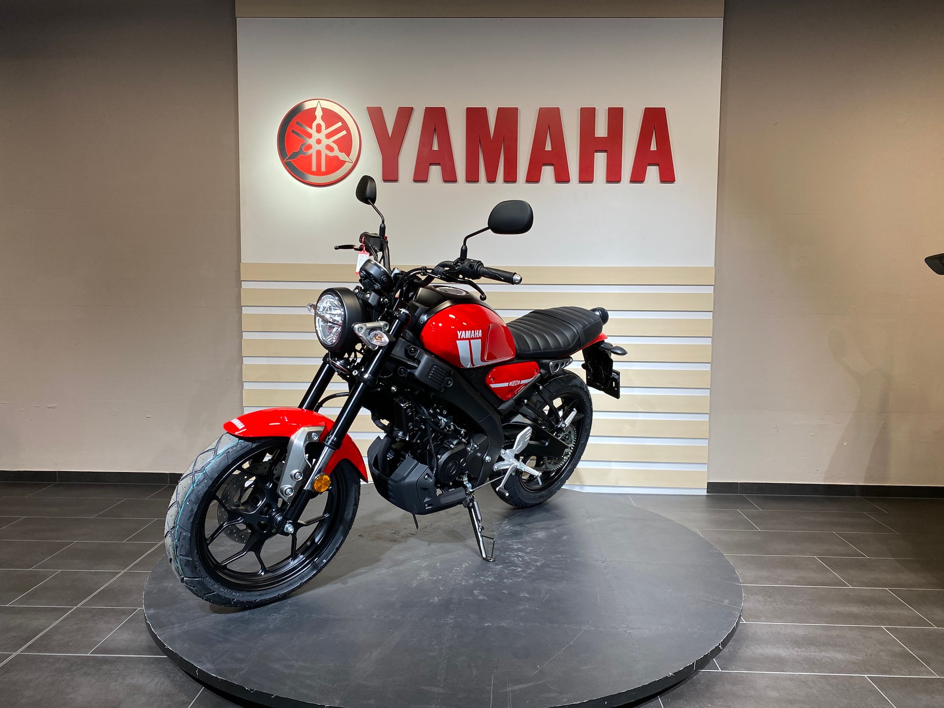 YAMAHA XSR 125-image-4