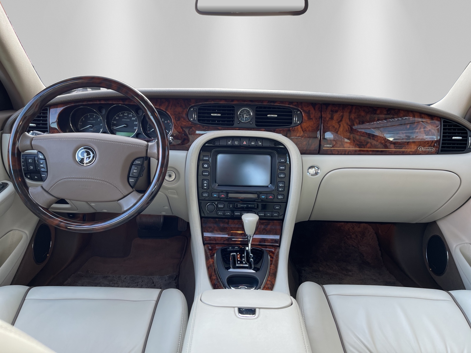 DAIMLER Super Eight-image-9