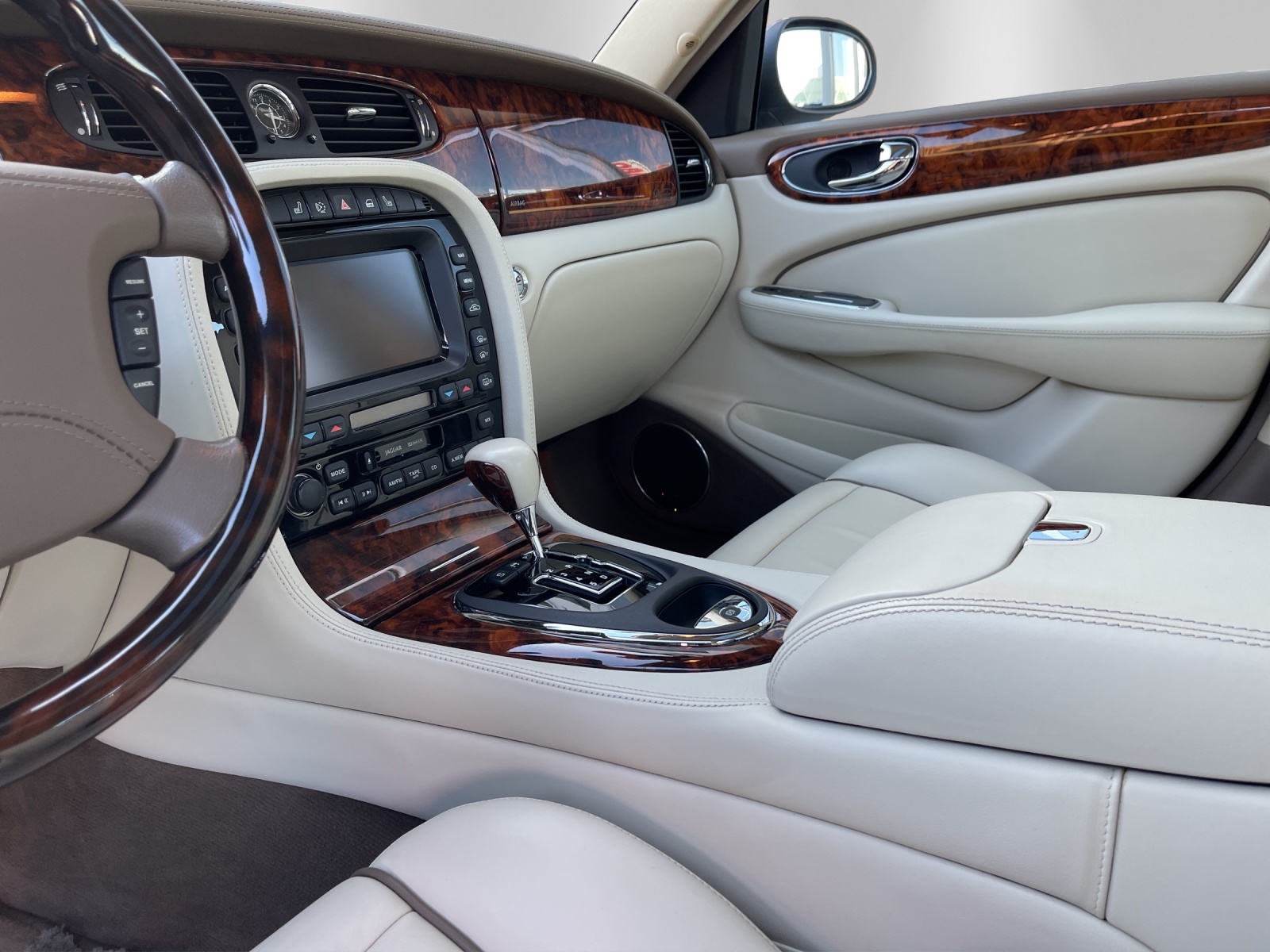 DAIMLER Super Eight-image-8