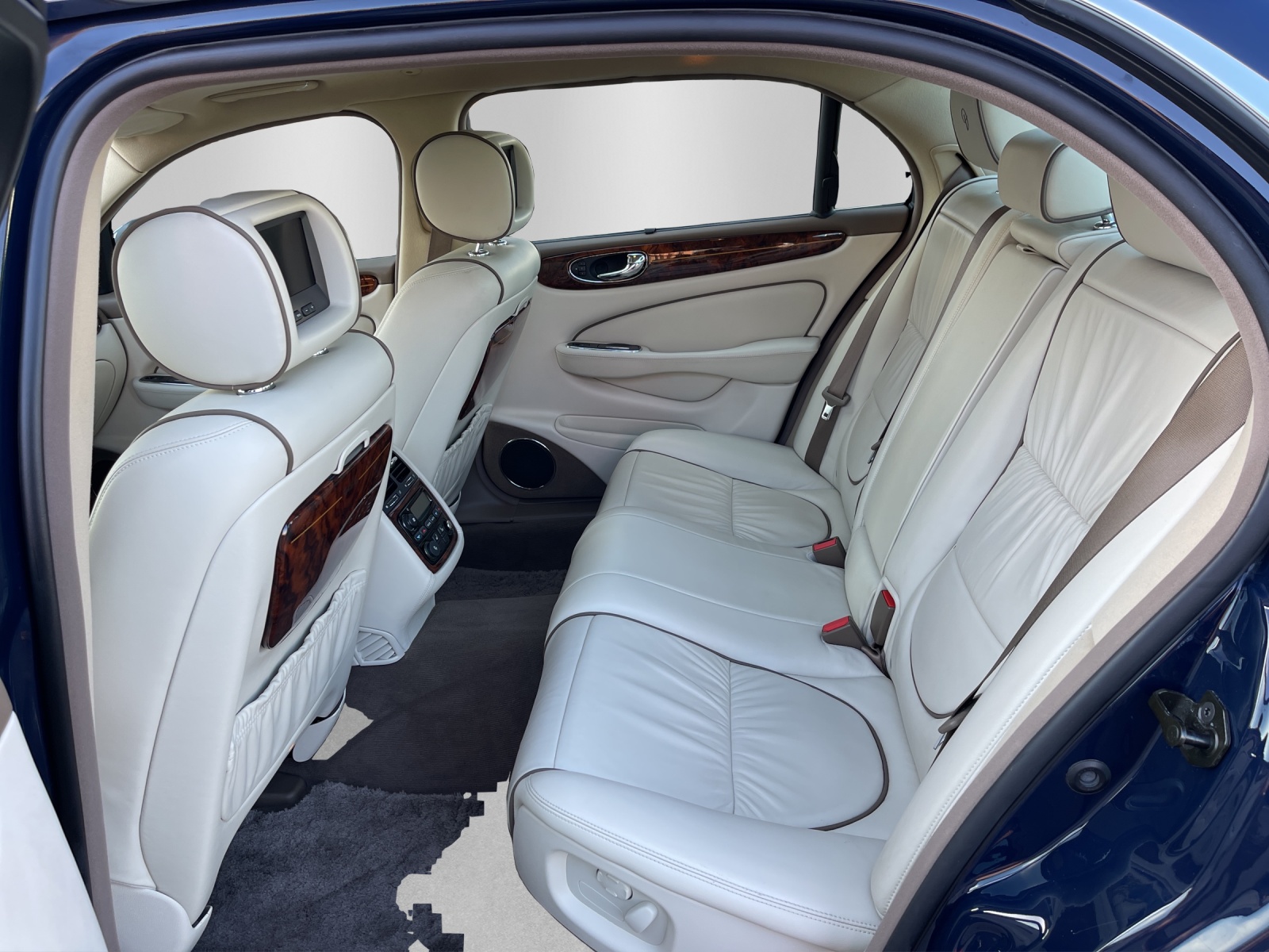 DAIMLER Super Eight-image-10