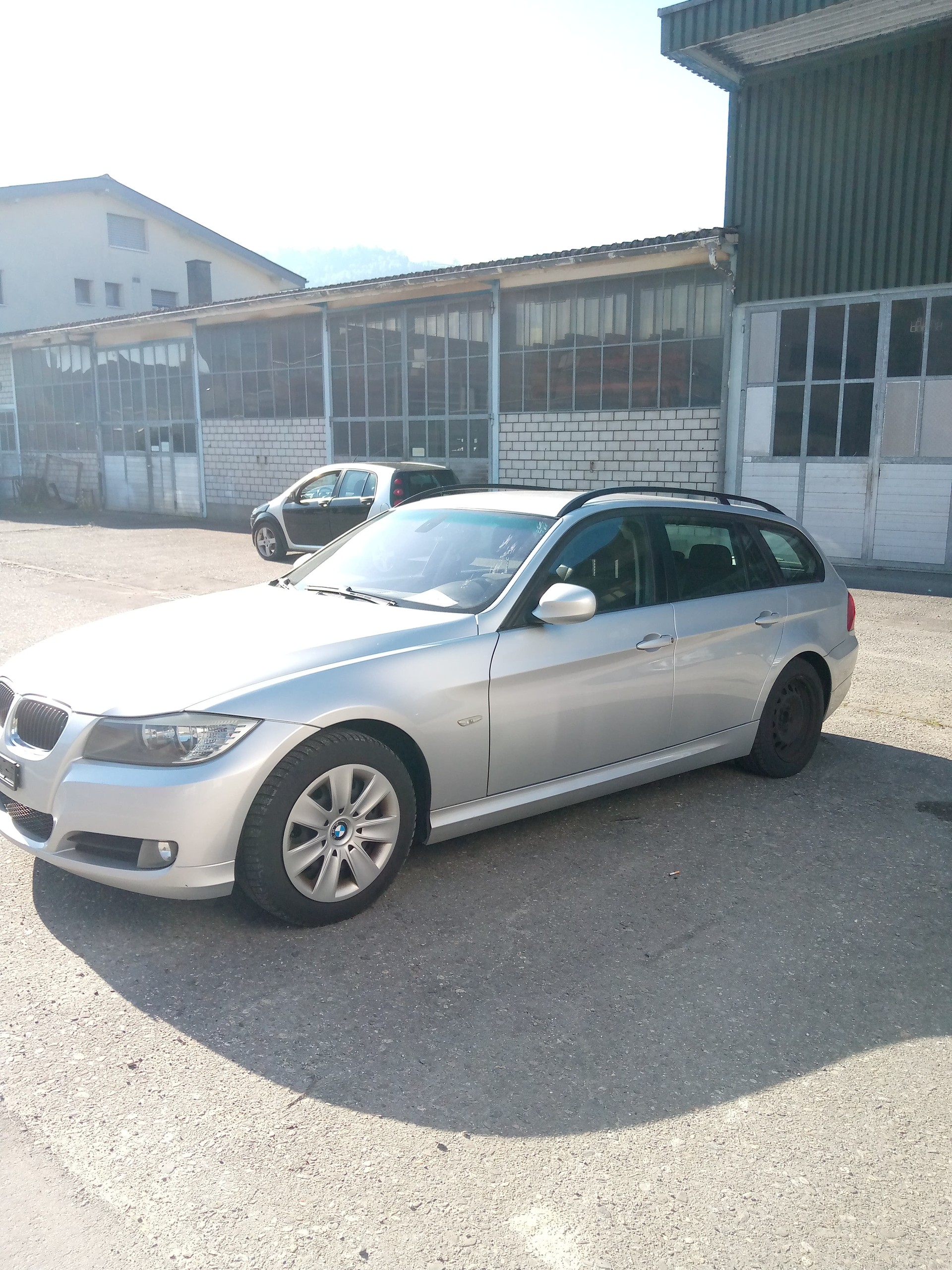 BMW 318i Touring-image-2