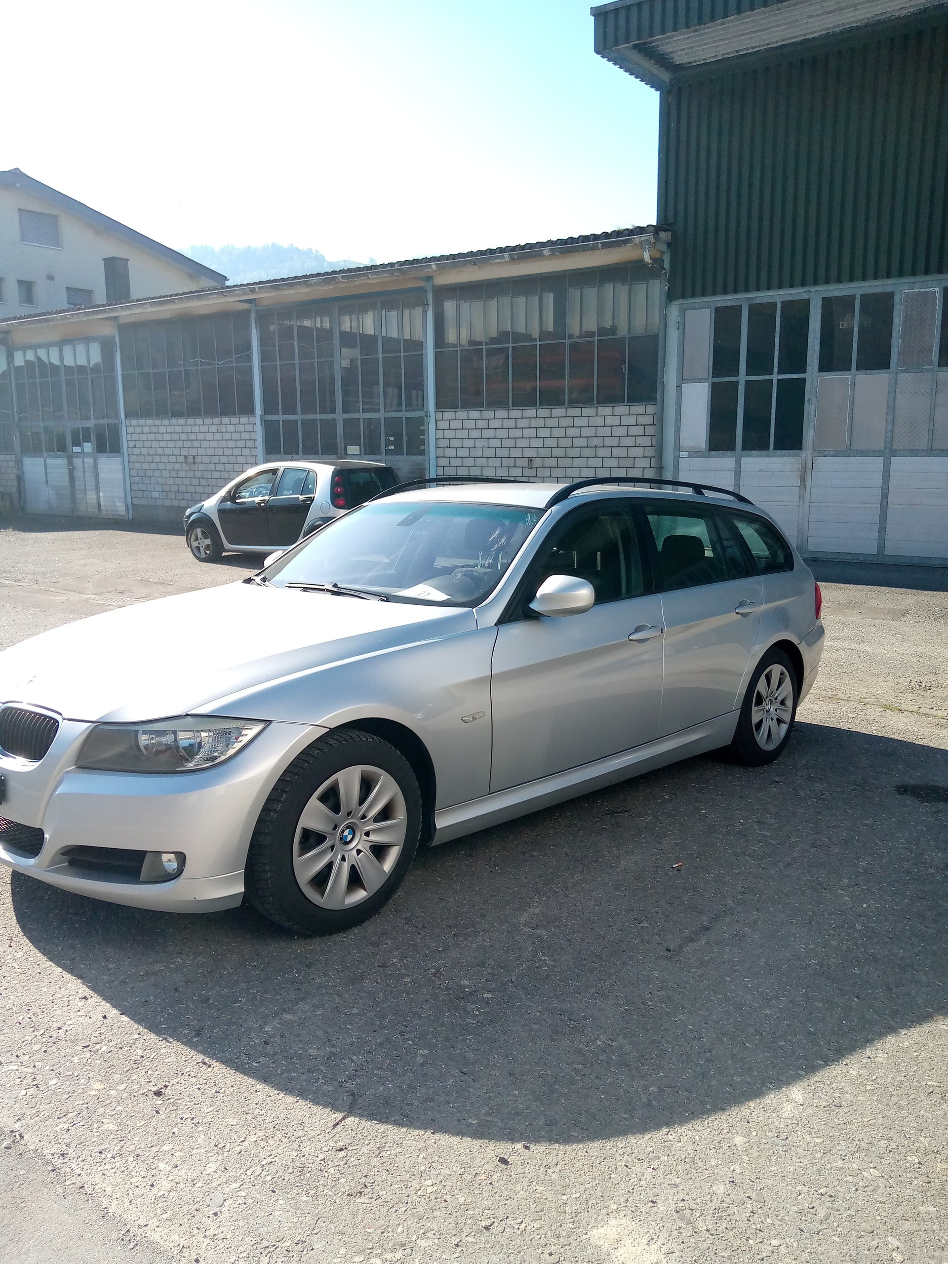 BMW 318i Touring-image-9