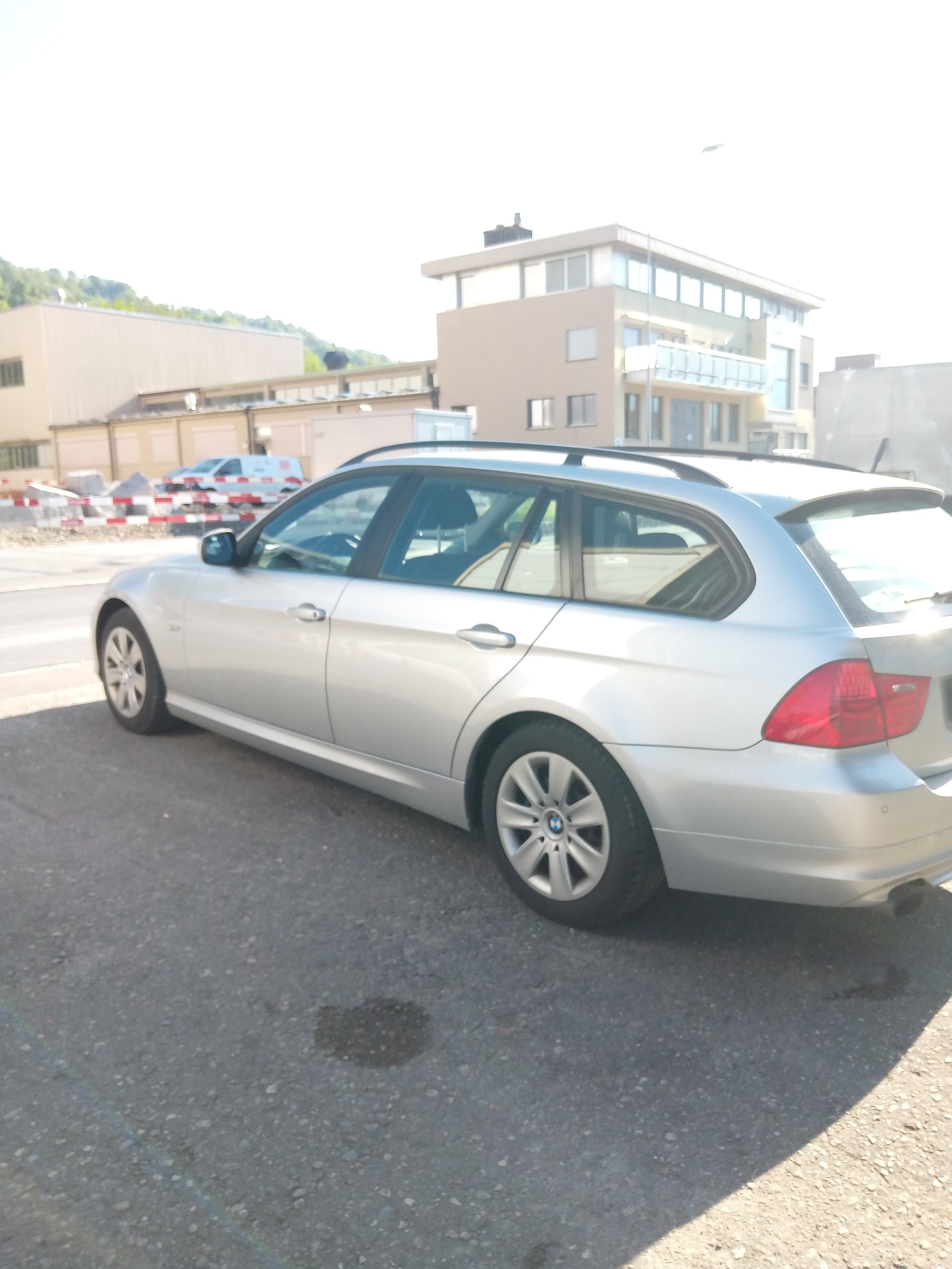 BMW 318i Touring-image-5