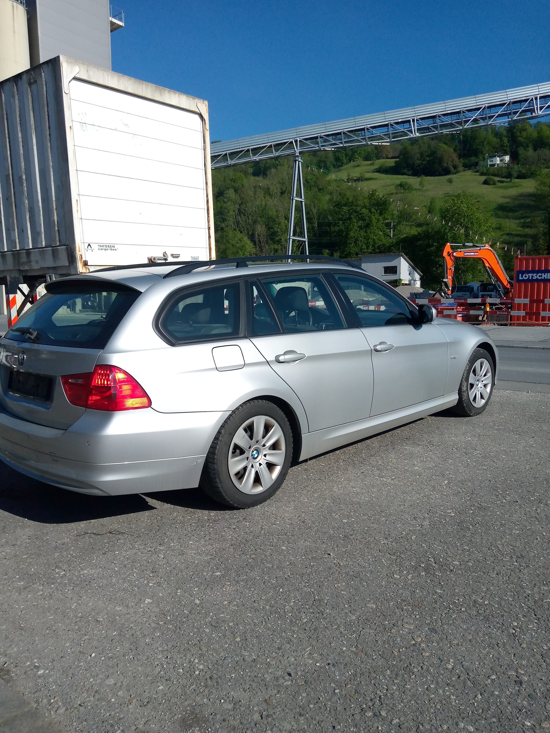 BMW 318i Touring-image-3