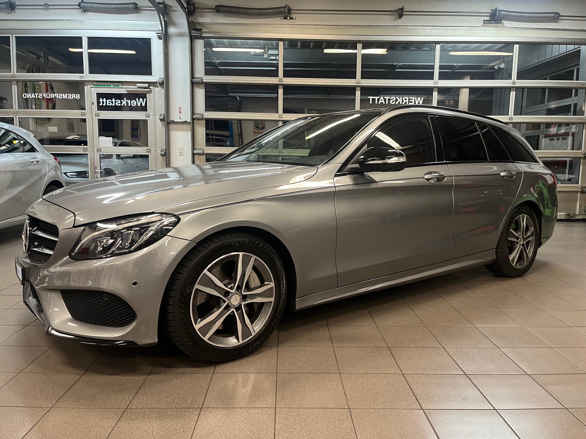 MERCEDES-BENZ C 250 AMG Line 7G-Tronic
