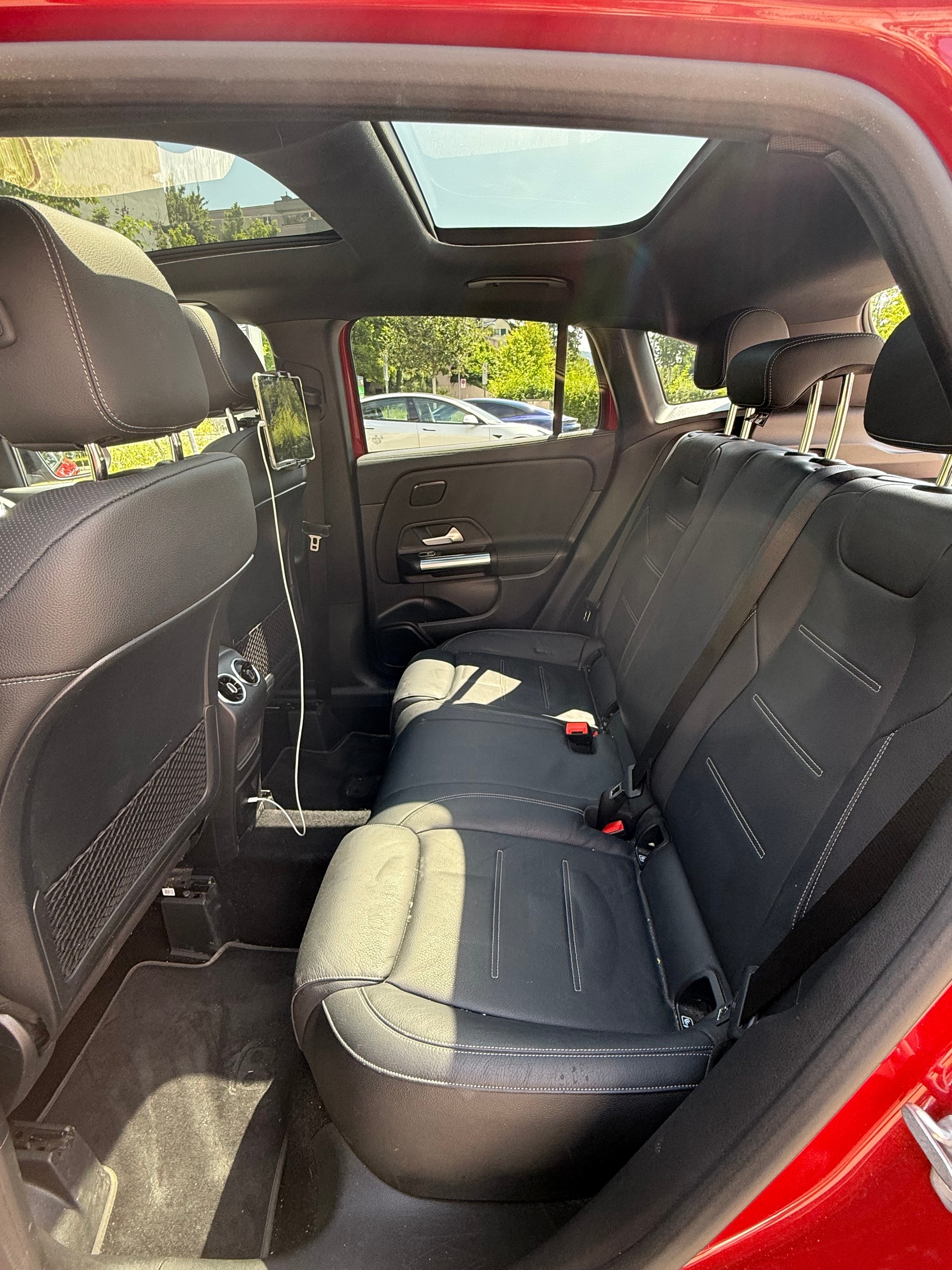 MERCEDES-BENZ GLA 250e AMG Line 8G-DCT-image-5