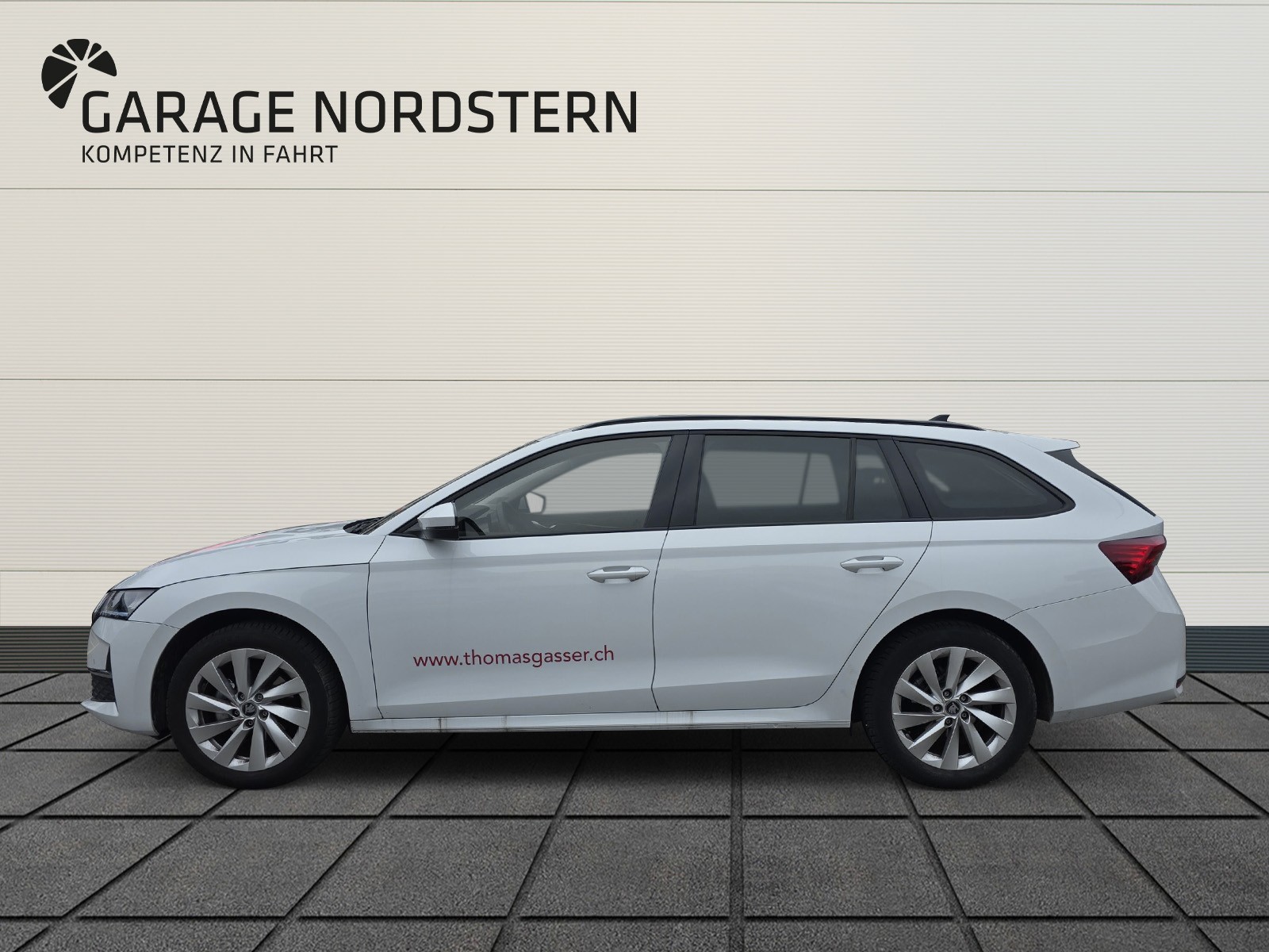 SKODA Octavia Combi 1.5 TSI Selection DSG-showroom-element-1