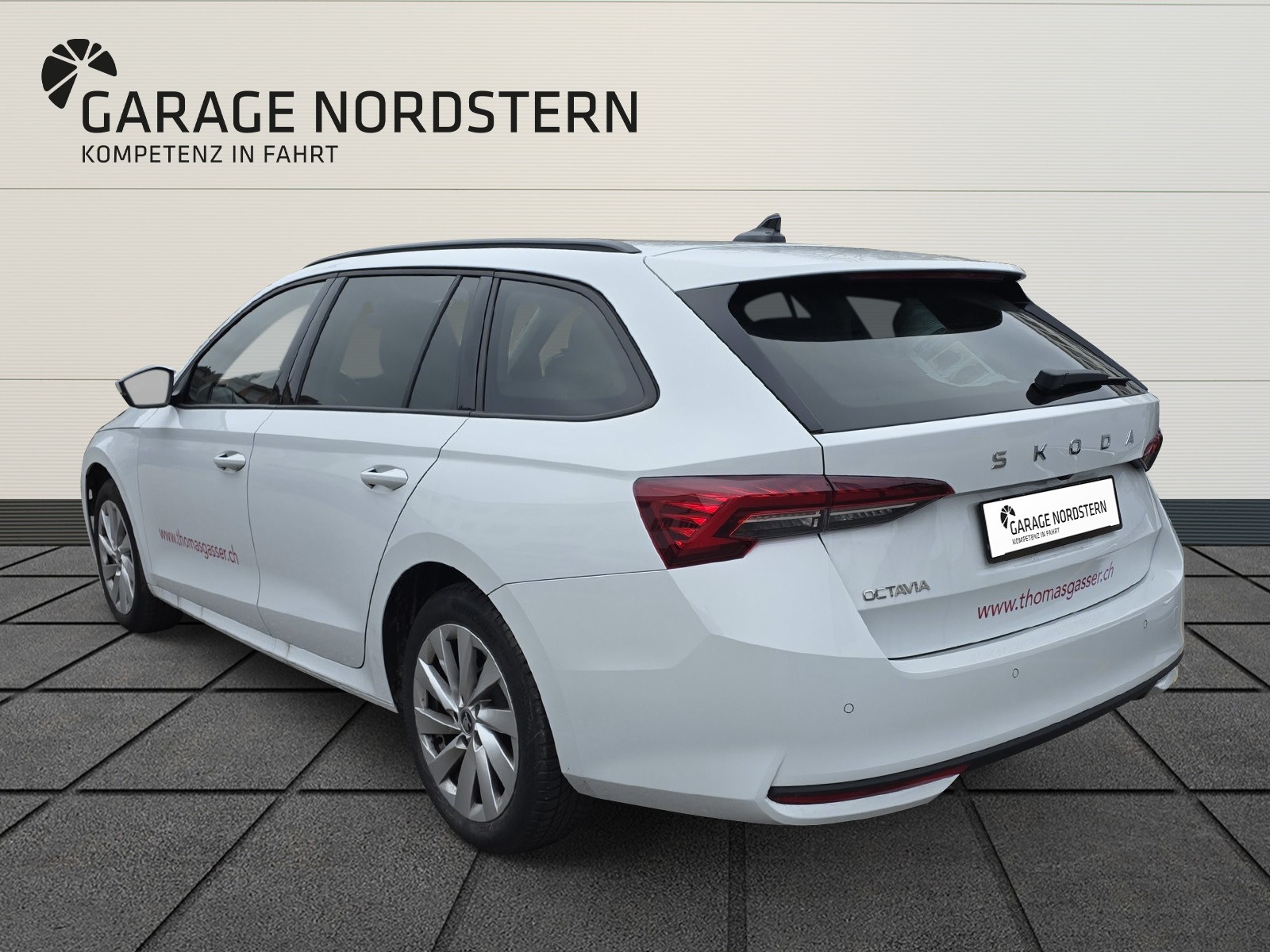 SKODA Octavia Combi 1.5 TSI Selection DSG-showroom-element-2