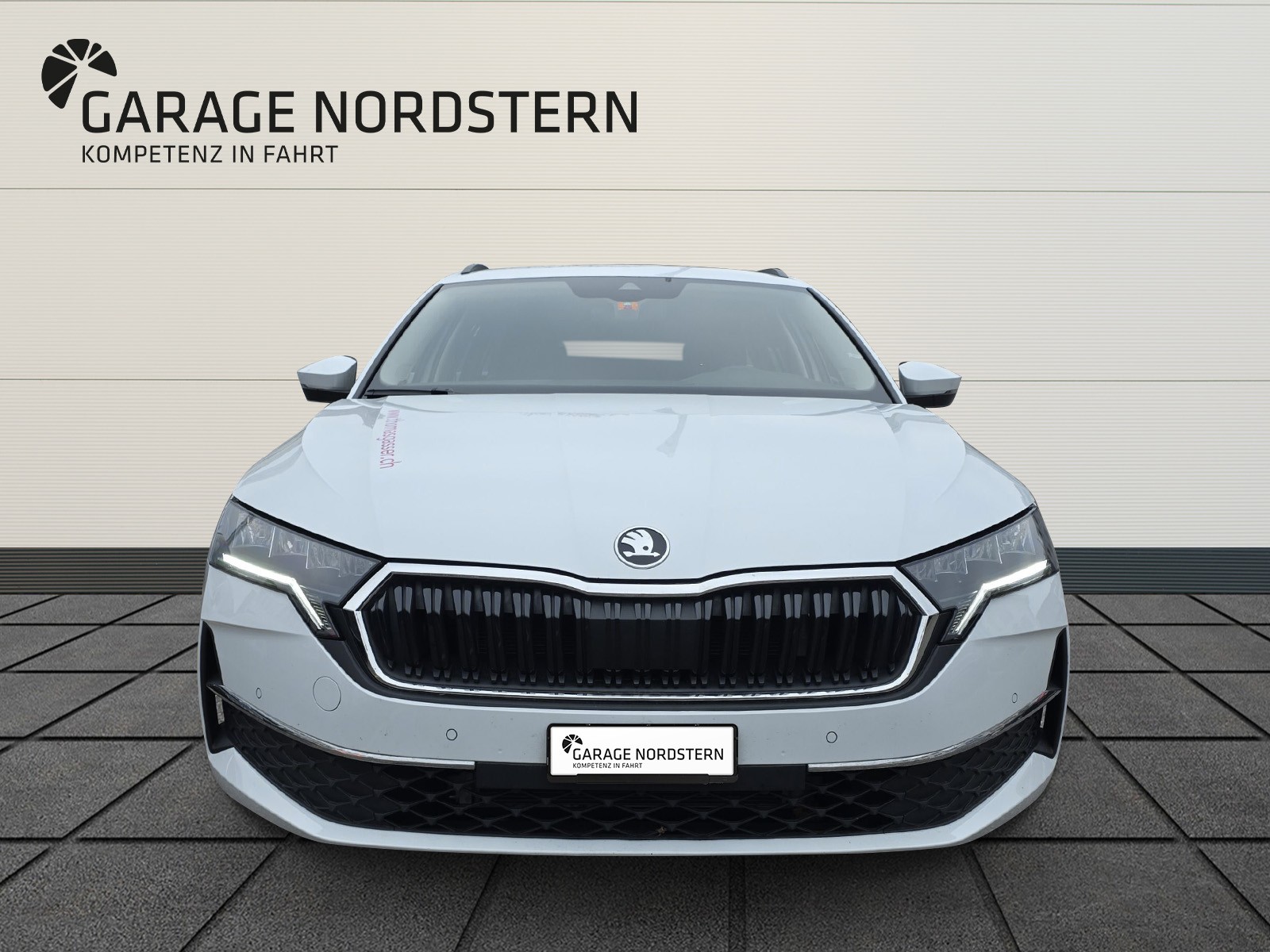 SKODA Octavia Combi 1.5 TSI Selection DSG-image-4