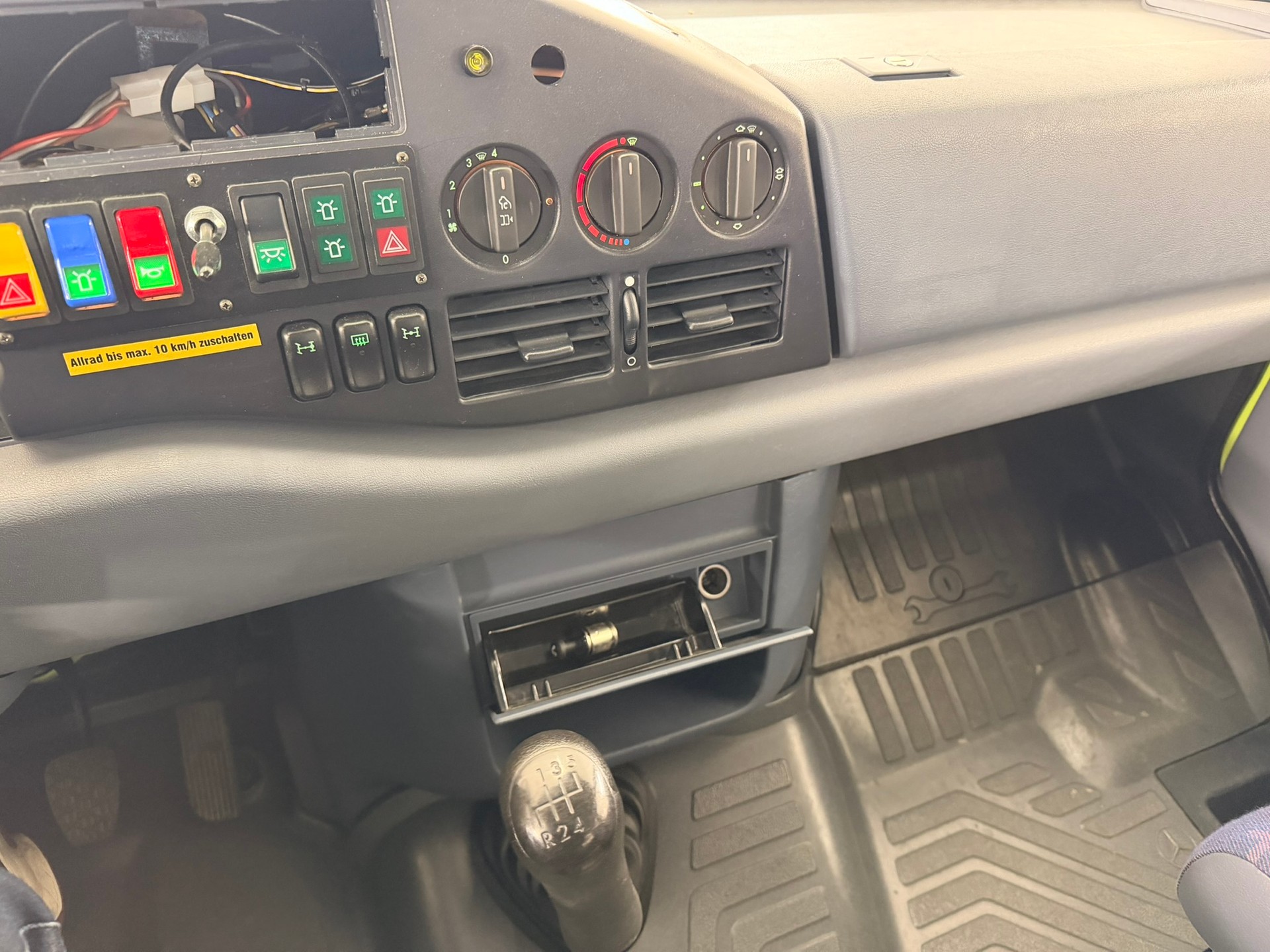 MERCEDES-BENZ Sprinter 314 4X4 FEUERWEHR-image-12