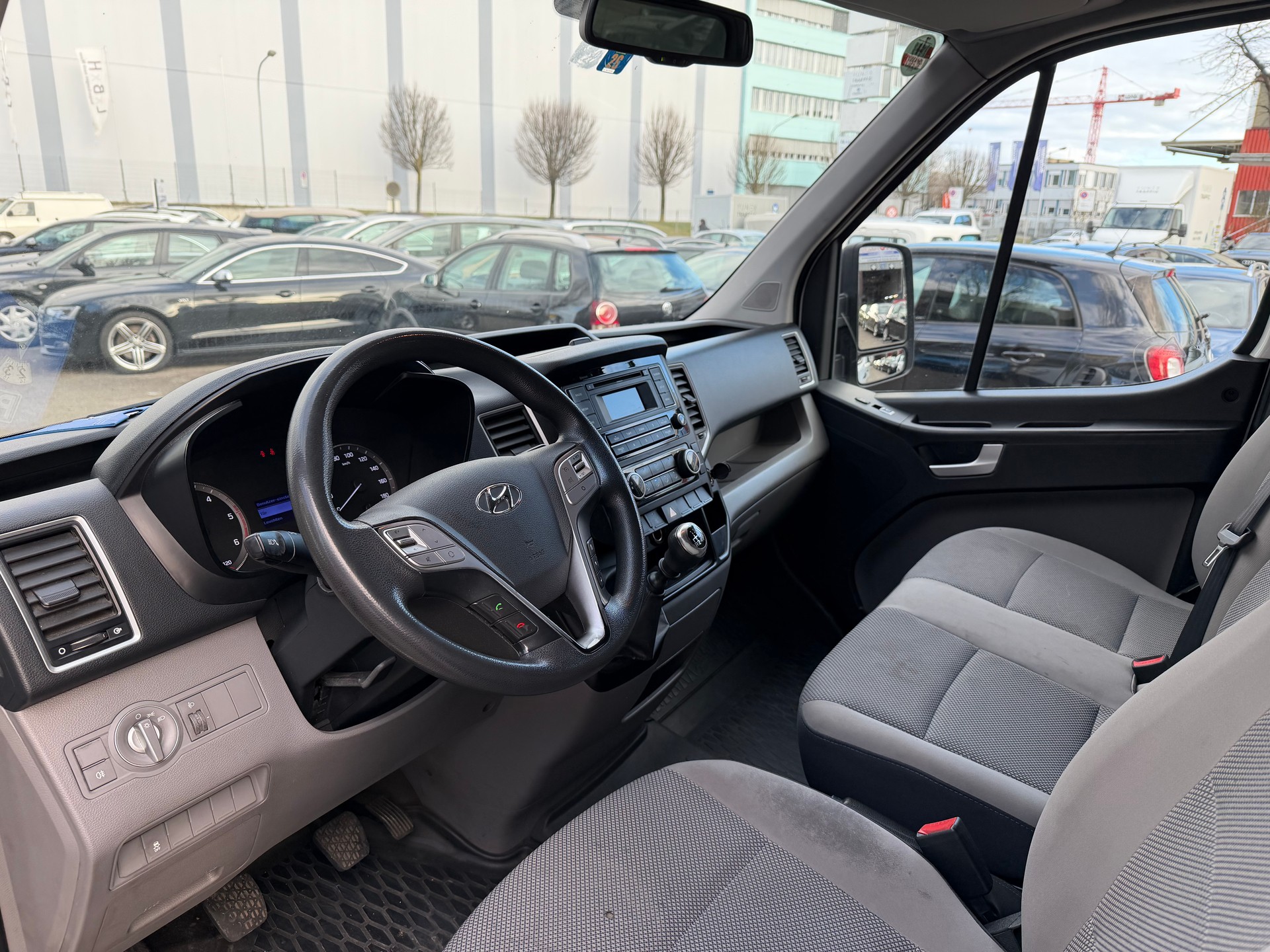 HYUNDAI H350 2.5 CRDi Amplia L2-image-10