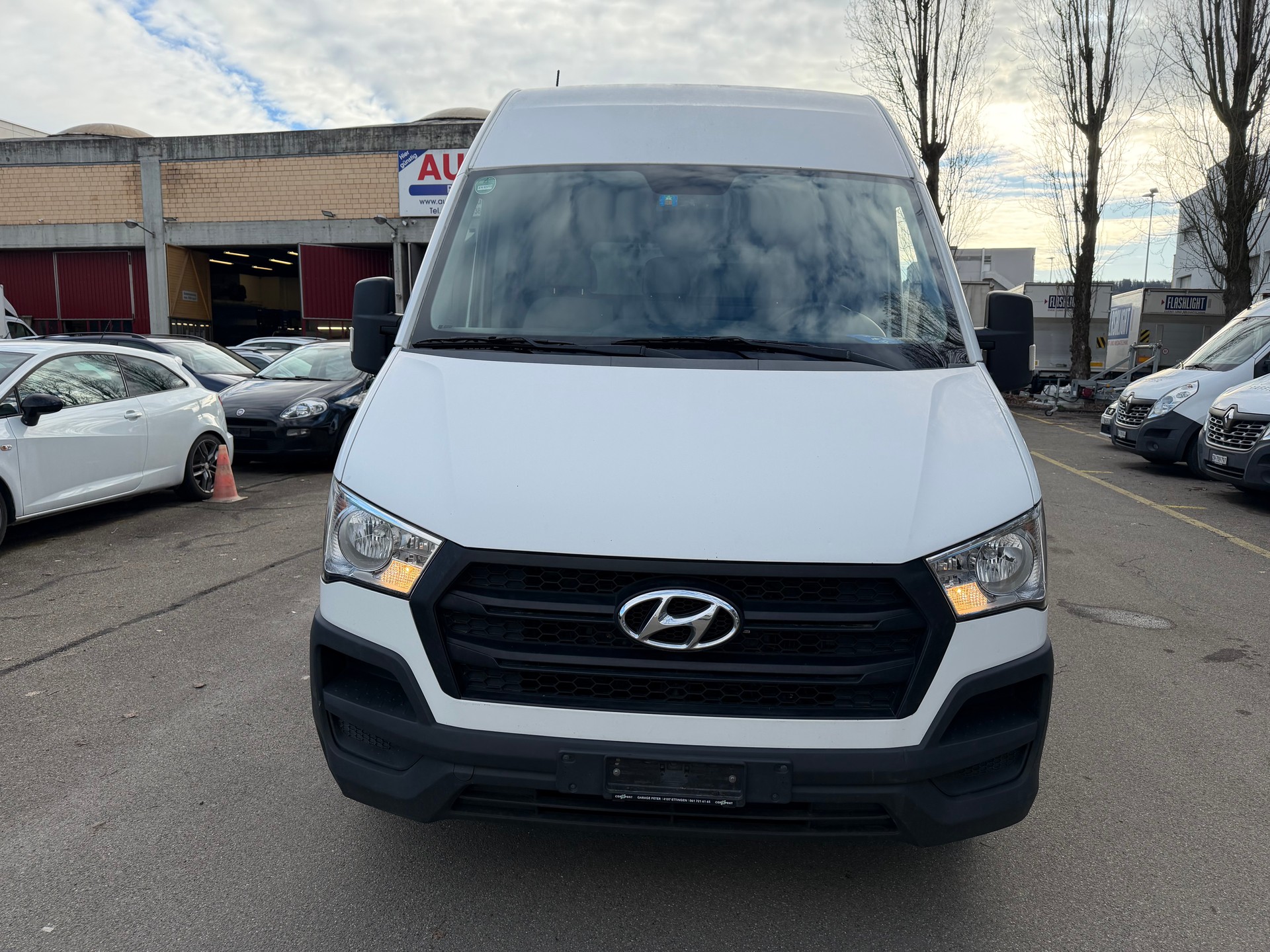 HYUNDAI H350 2.5 CRDi Amplia L2-image-1