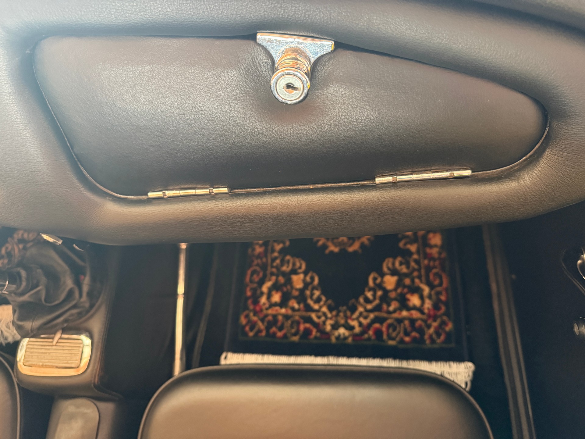 DAIMLER (GB) SP 250 2.5 V8 DART ROADSTER VETERAN-image-10