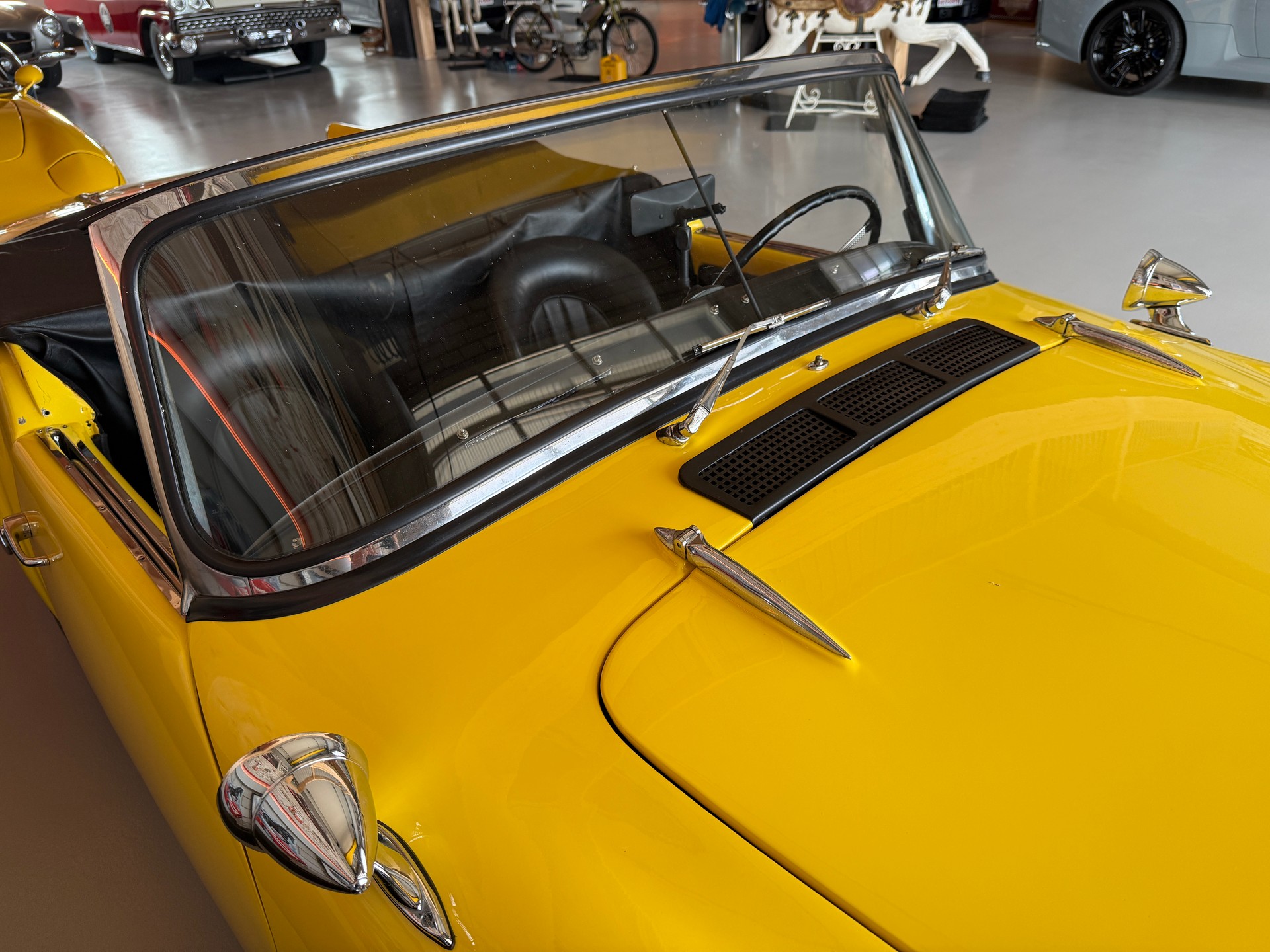 DAIMLER (GB) SP 250 2.5 V8 DART ROADSTER VETERAN-image-12
