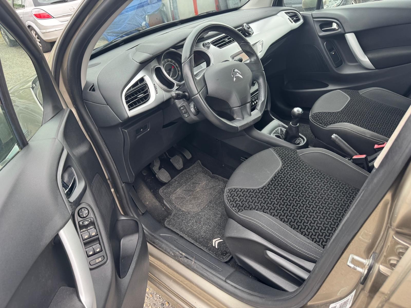 CITROEN C3 1.4i 16V Exclusive-image-6