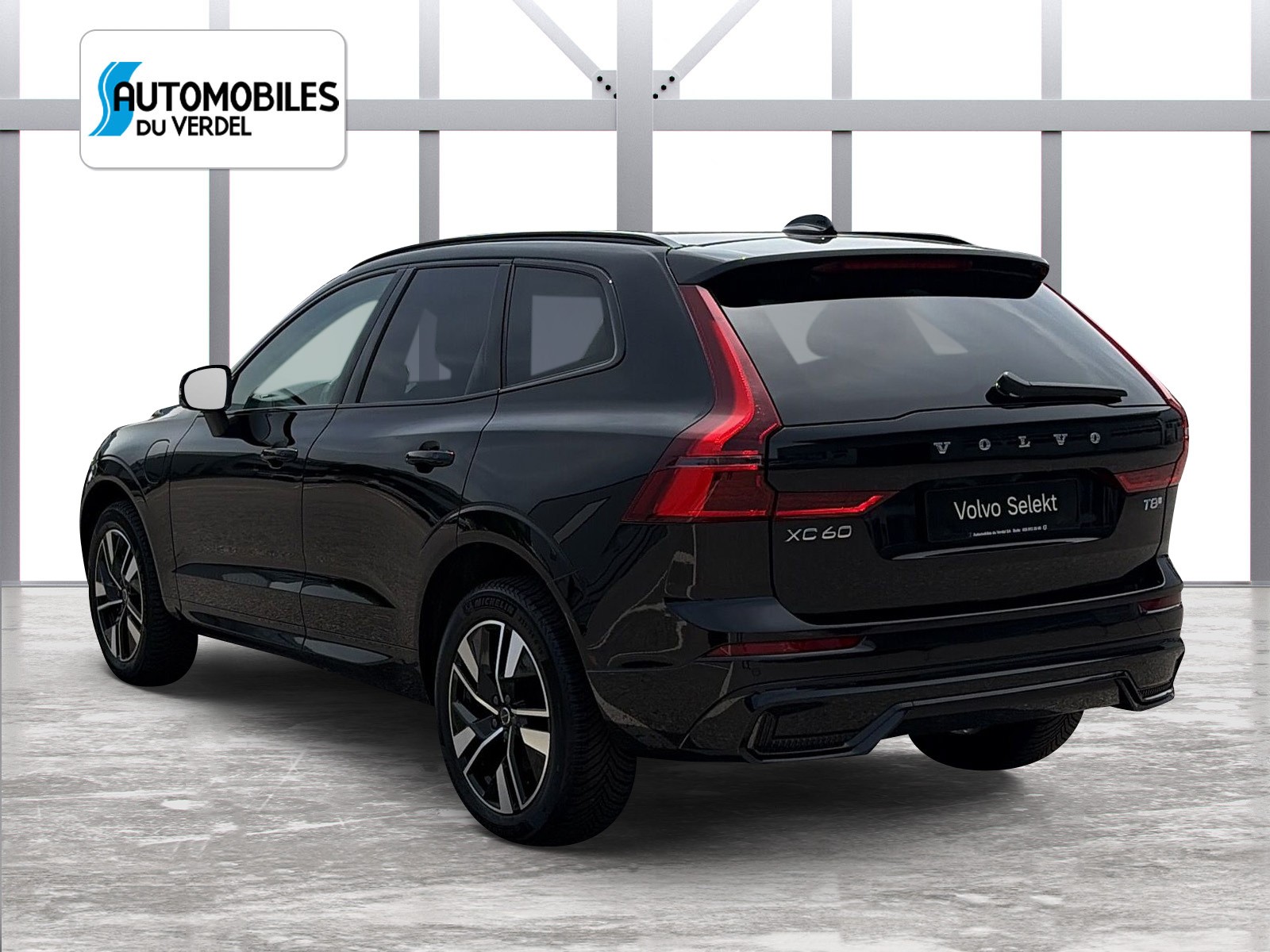 VOLVO XC60 2.0 T8 TE Plus Dark eAWD-showroom-element-2