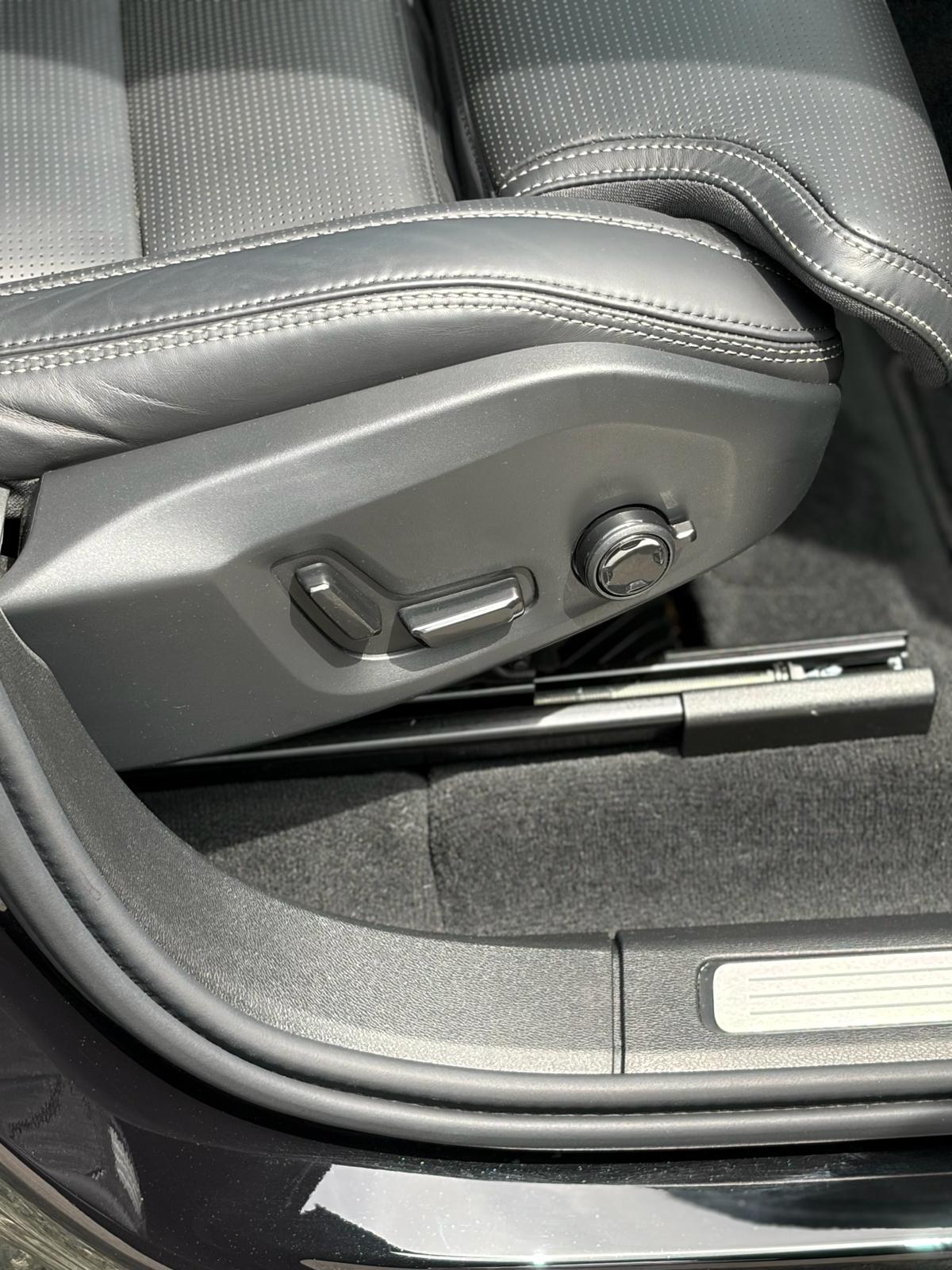 VOLVO XC60 2.0 T8 TE Plus Dark eAWD-image-11