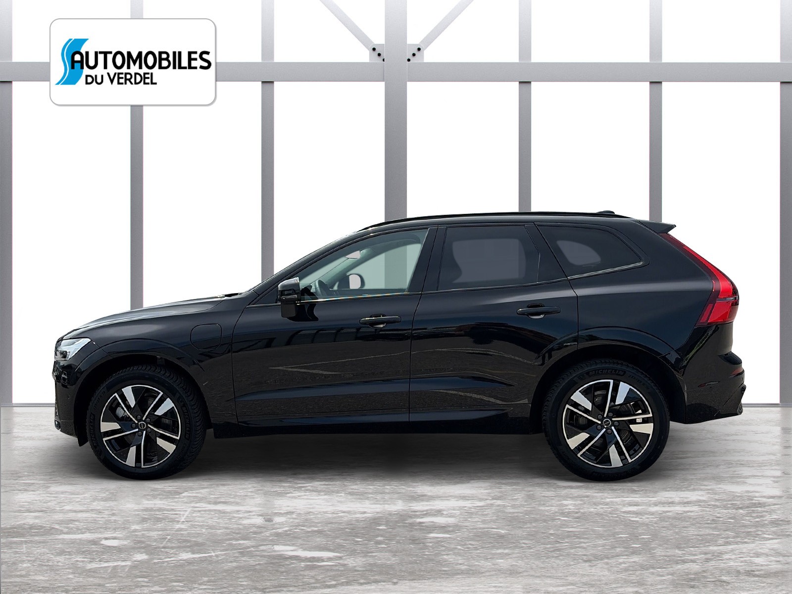 VOLVO XC60 2.0 T8 TE Plus Dark eAWD-showroom-element-1
