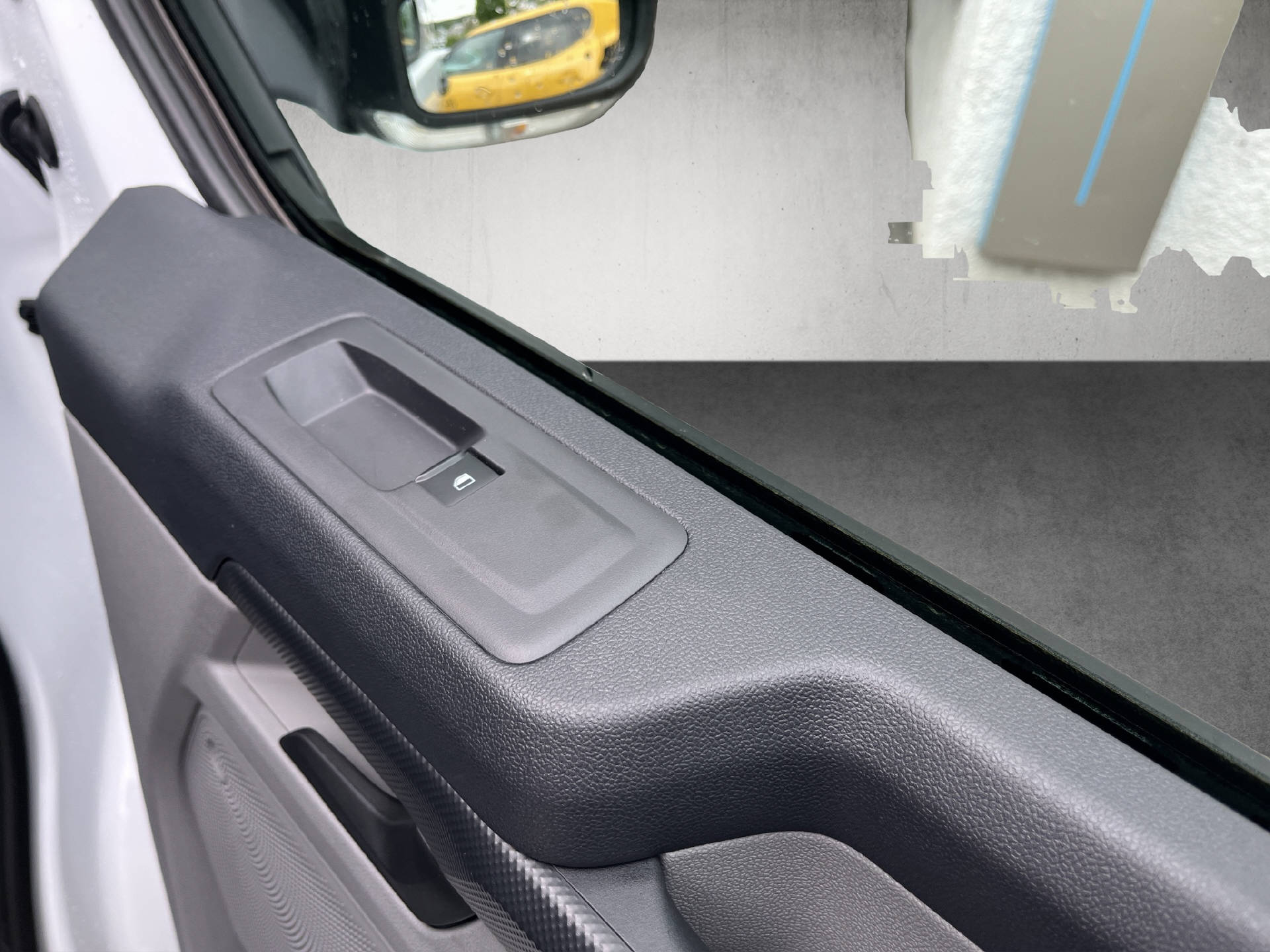 FORD Transit Custom Van 320 L1 2.5 Duratec 233 Trend PHEV-image-17
