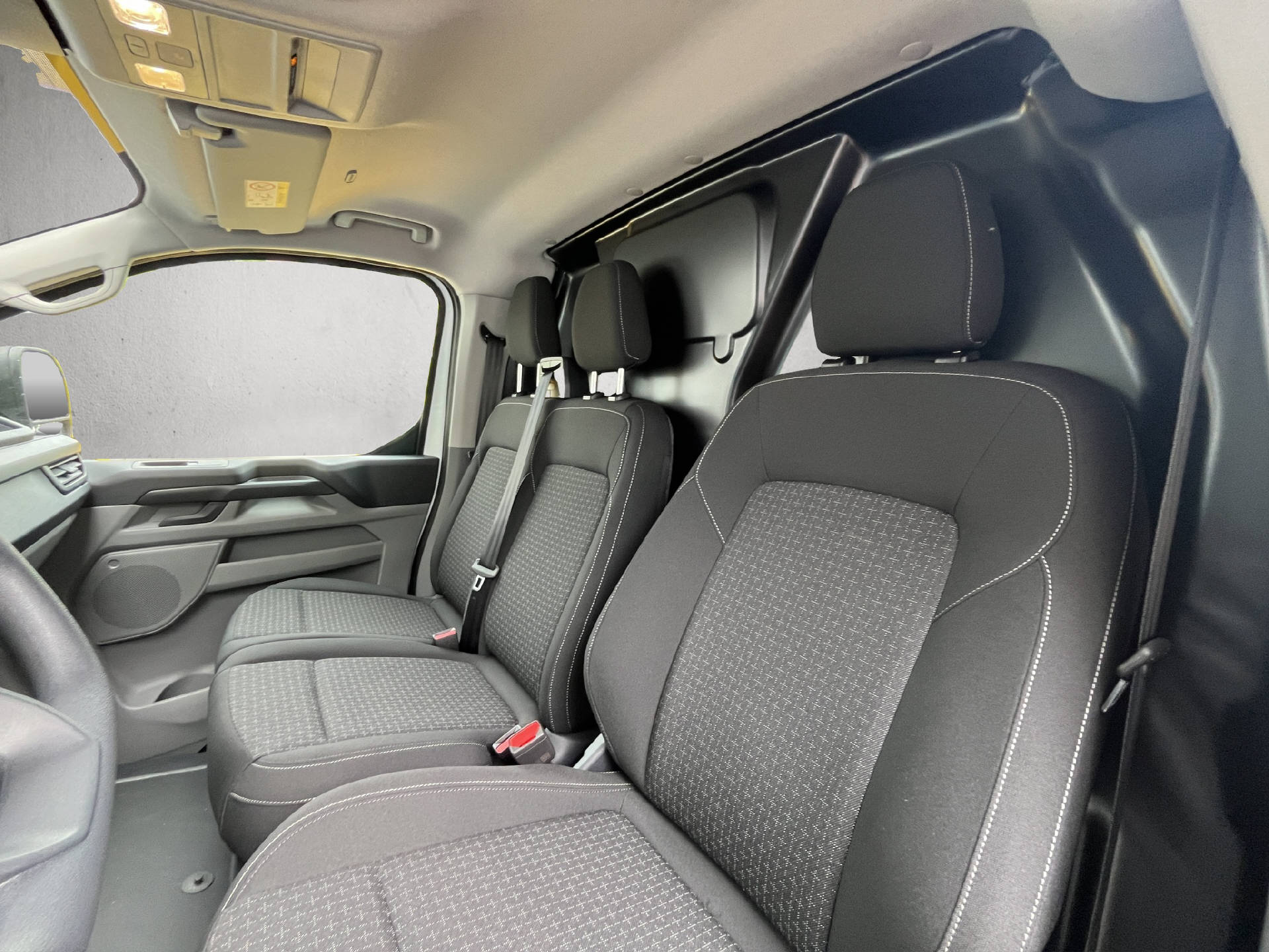 FORD Transit Custom Van 320 L1 2.5 Duratec 233 Trend PHEV-image-26