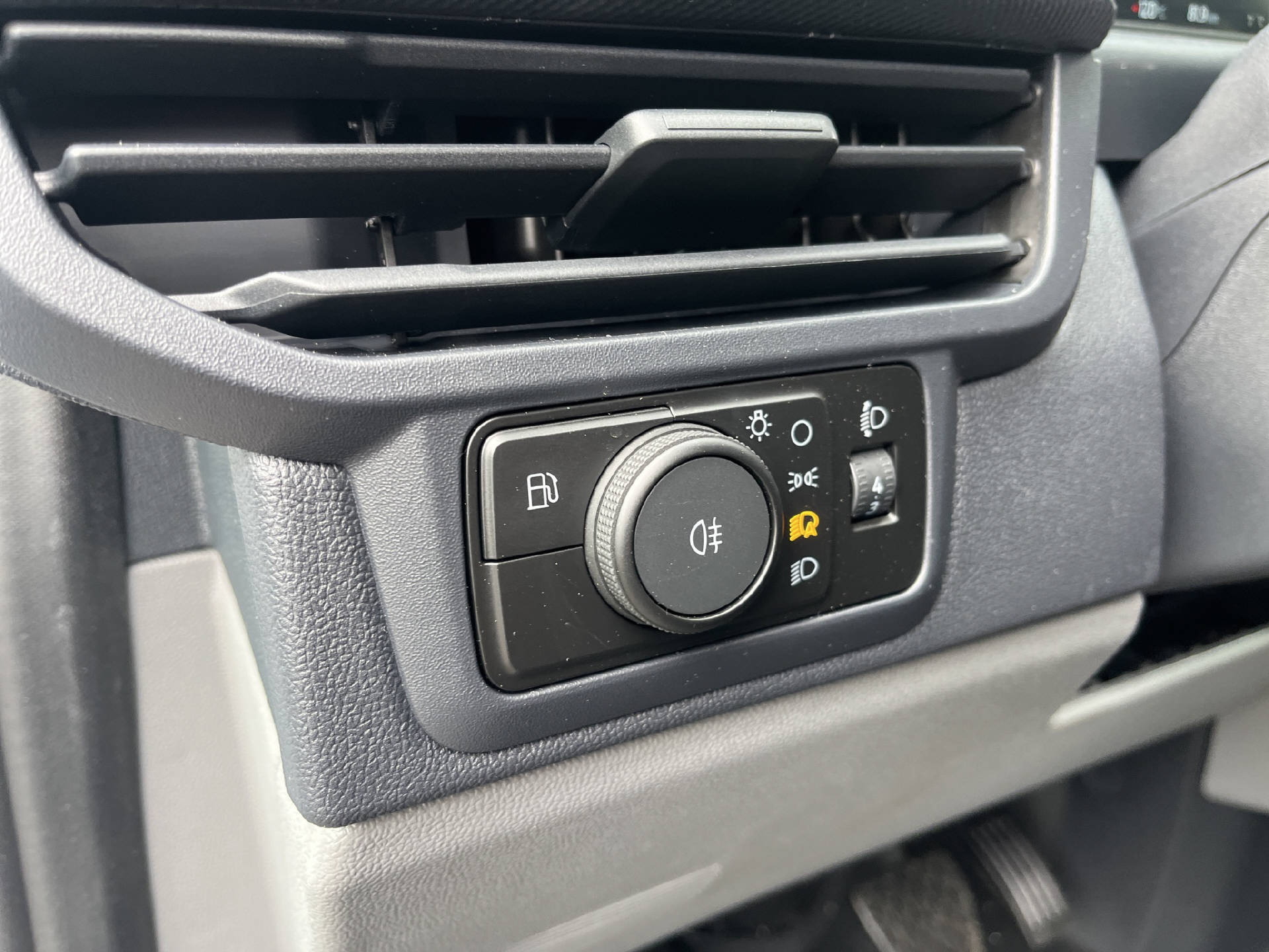 FORD Transit Custom Van 320 L1 2.5 Duratec 233 Trend PHEV-image-29