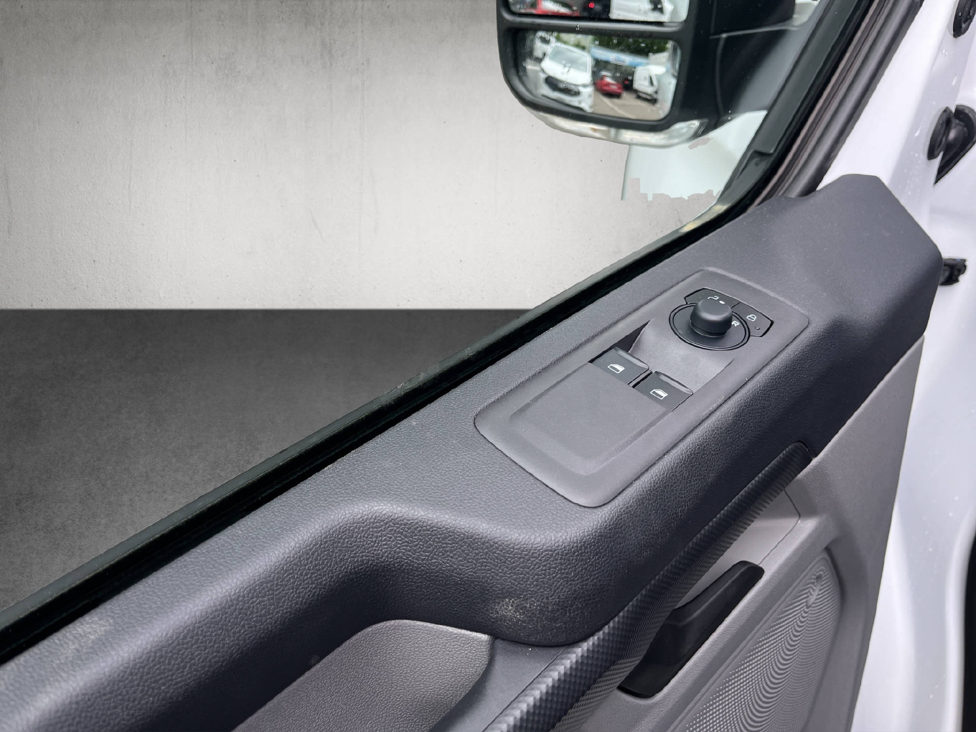 FORD Transit Custom Van 320 L1 2.5 Duratec 233 Trend PHEV-image-12